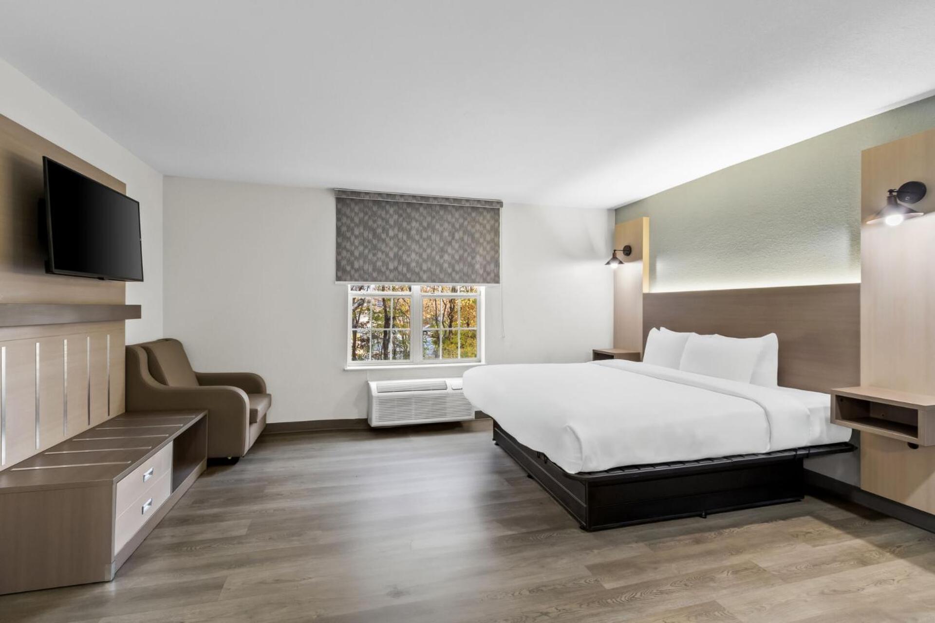 King Suite with Two King Beds - Non-smoking