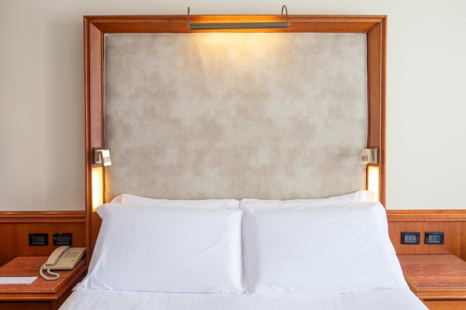 Standard Single Room with Pool Access