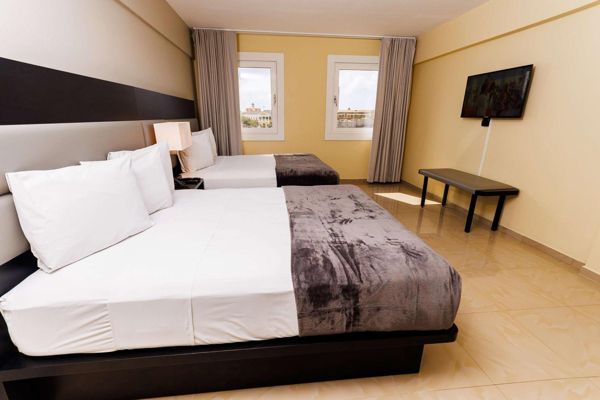 Queen Suite with Two Queen Beds - Non-Smoking