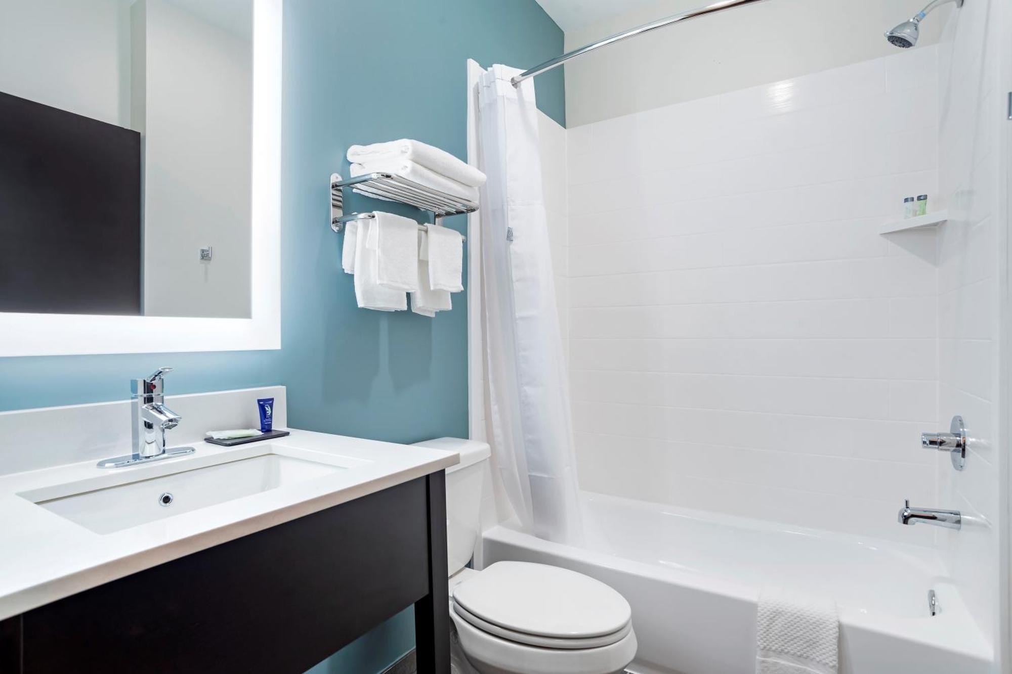 King Room Roll Shower Disability Access or Non Smoking,1635971079:JPEG