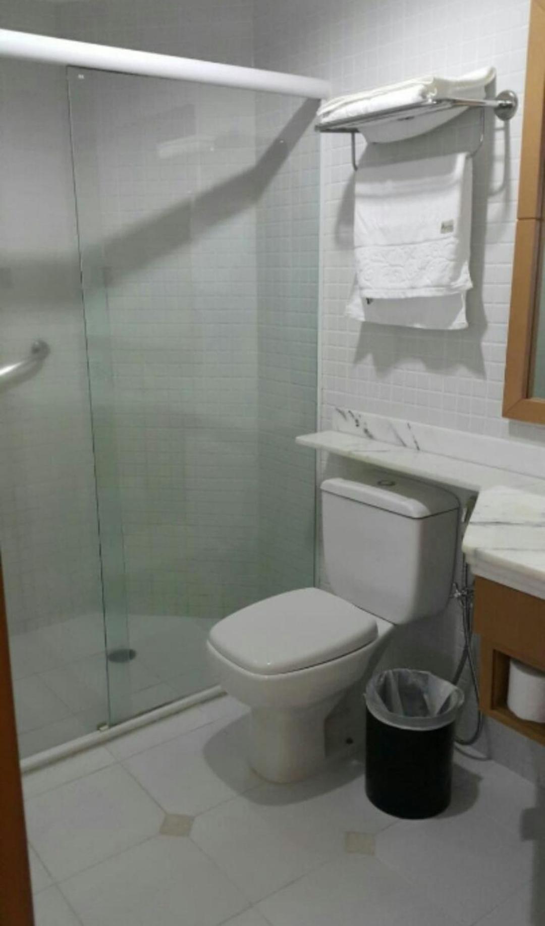 Quarto Triplo com Banheiro Privativo