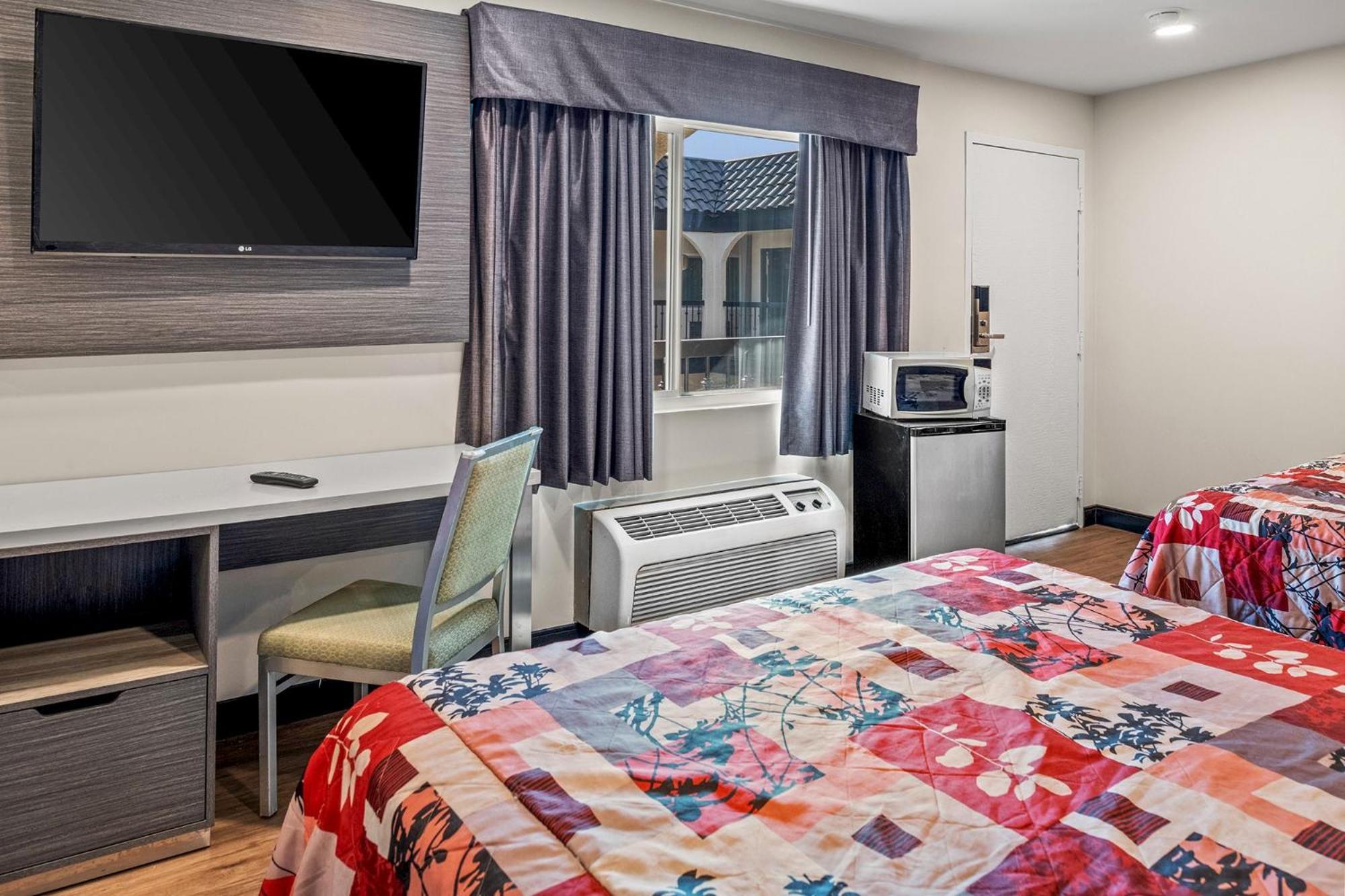 Standard Queen Room Two Queen Beds