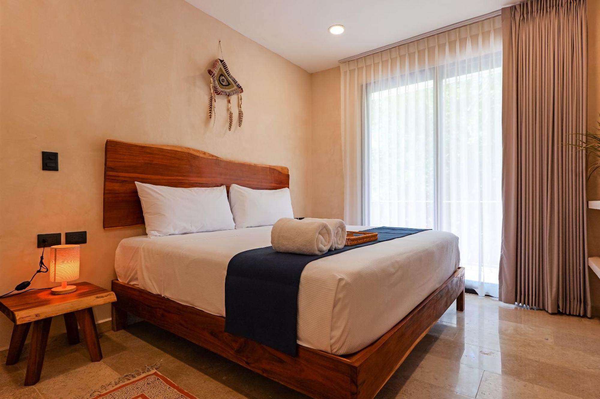 One-Bedroom Apartment with Balcony,1635887454:JPEG