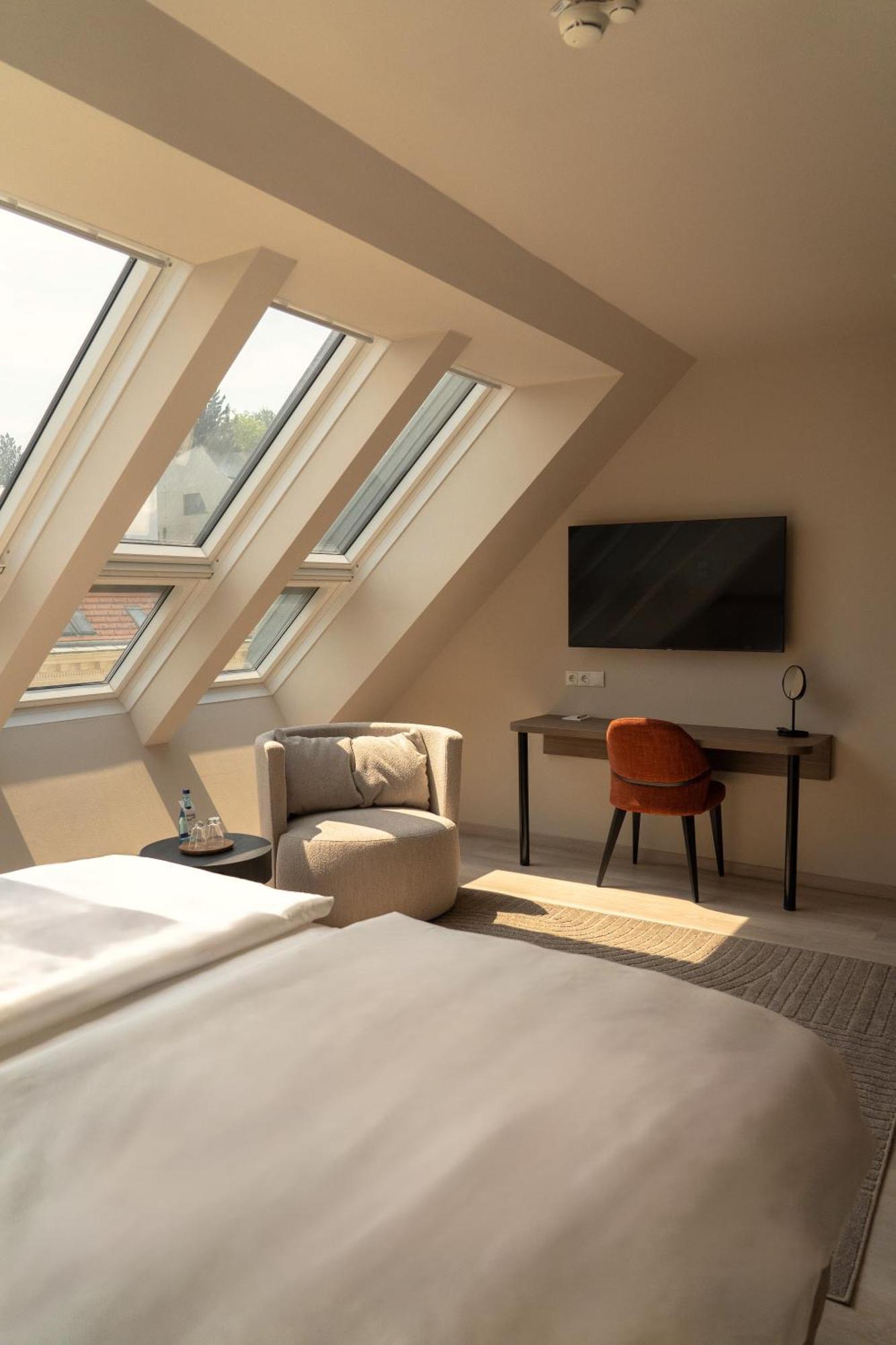 Superior Suite,1635887668:JPEG