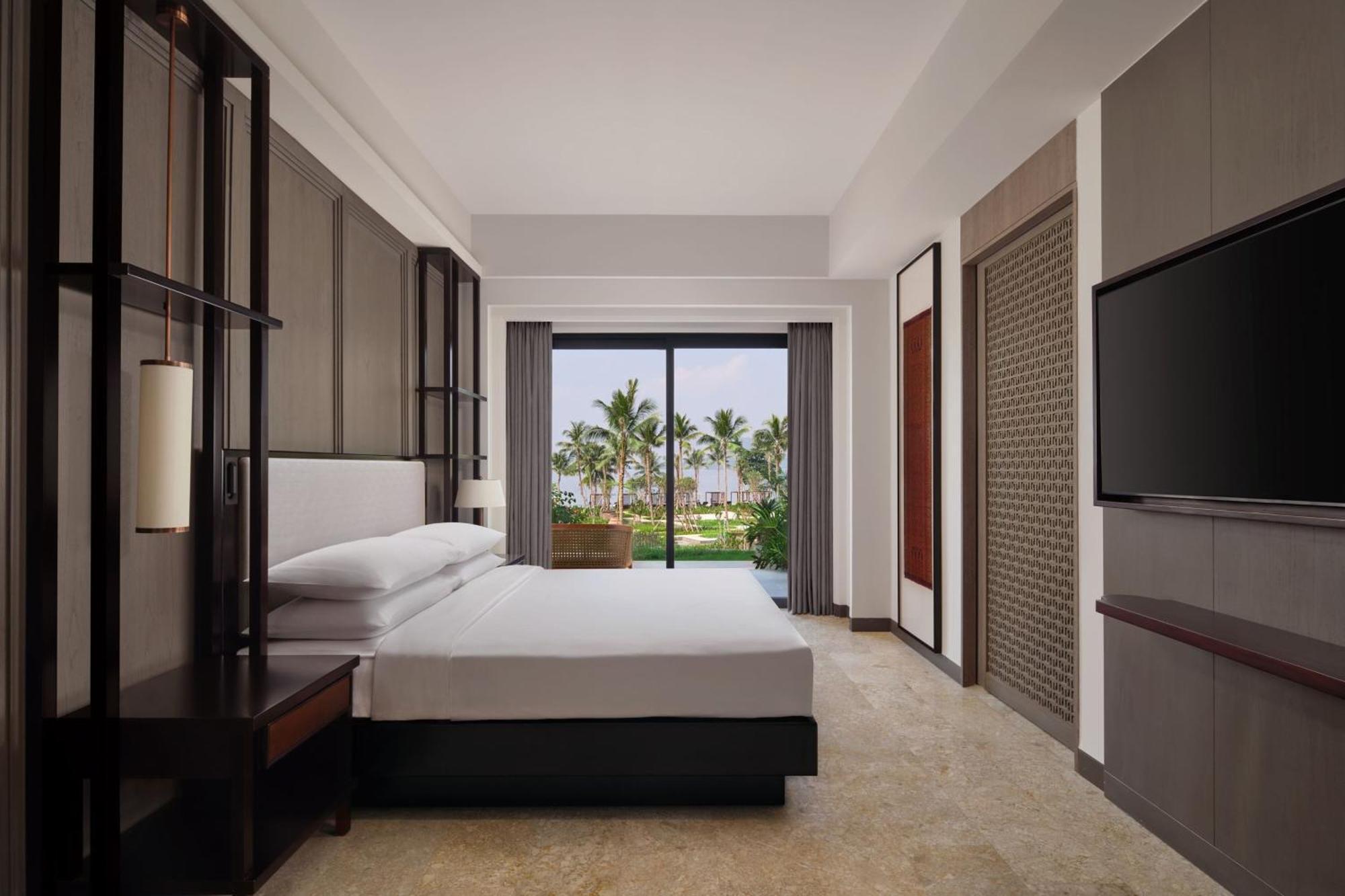 Premium King Spa Room with Tub and Ocean Facing View