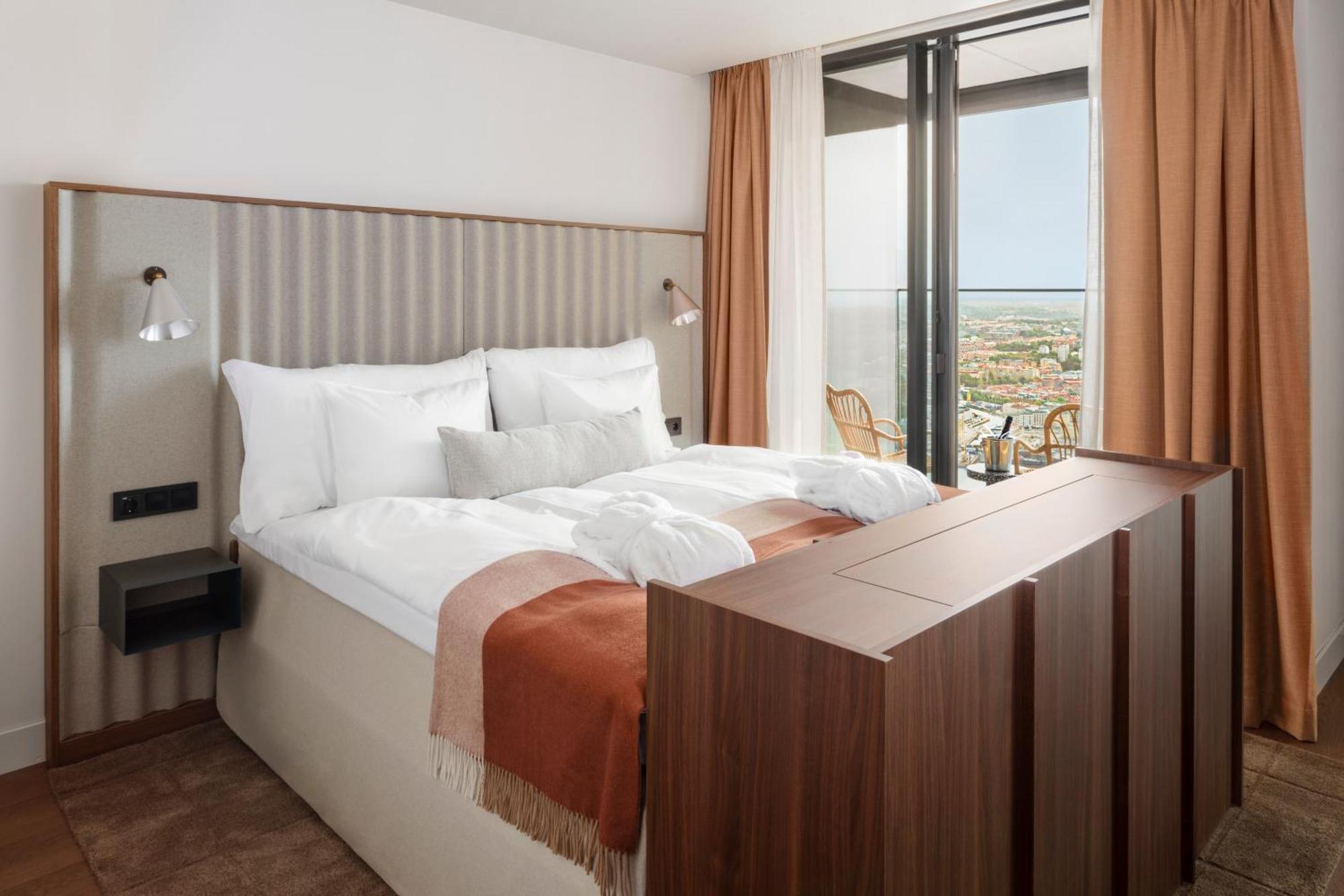 Deluxe Room (58th Floor),1635892342:JPEG