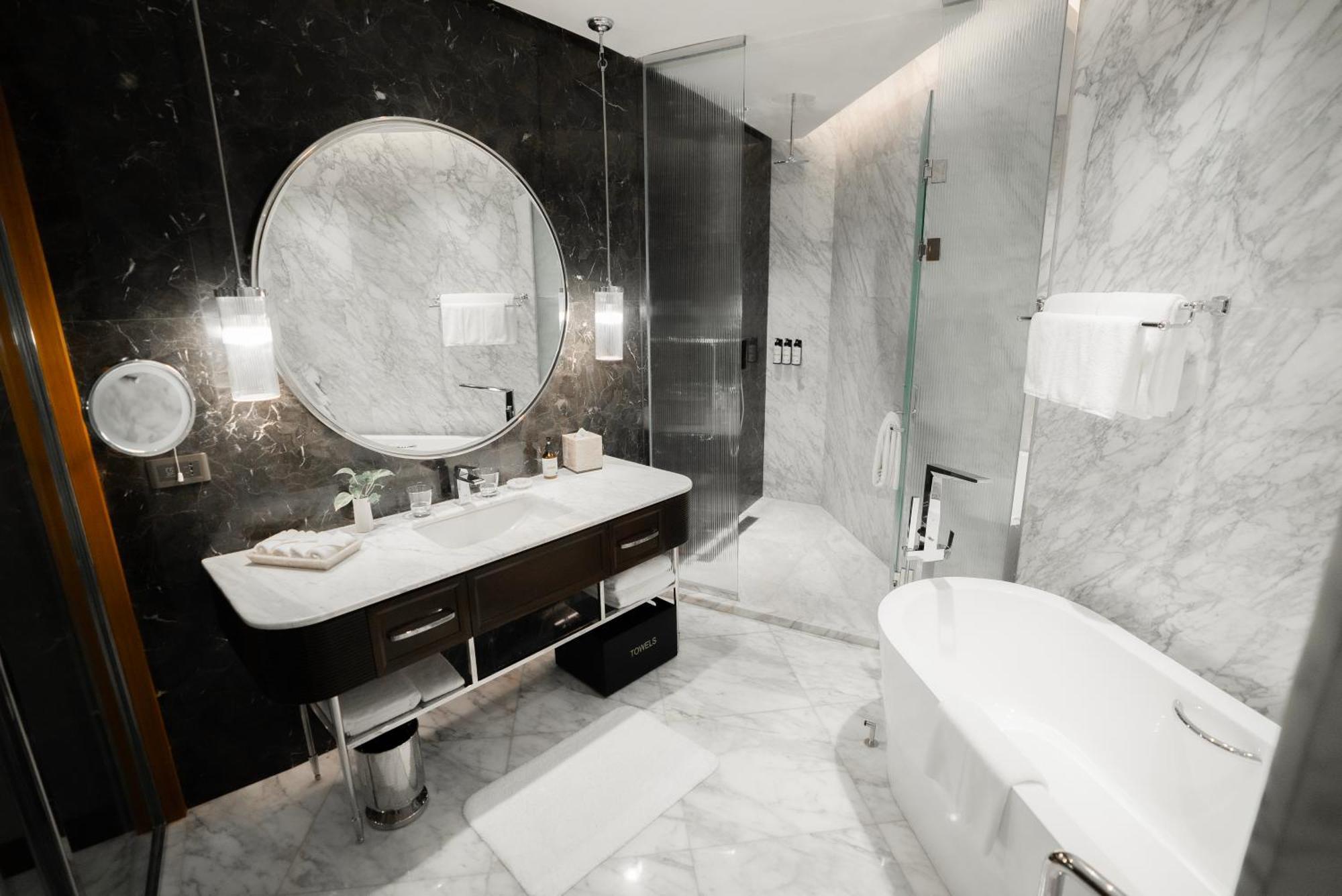 ITC One Room City View Private Balcony & Luxury Hours