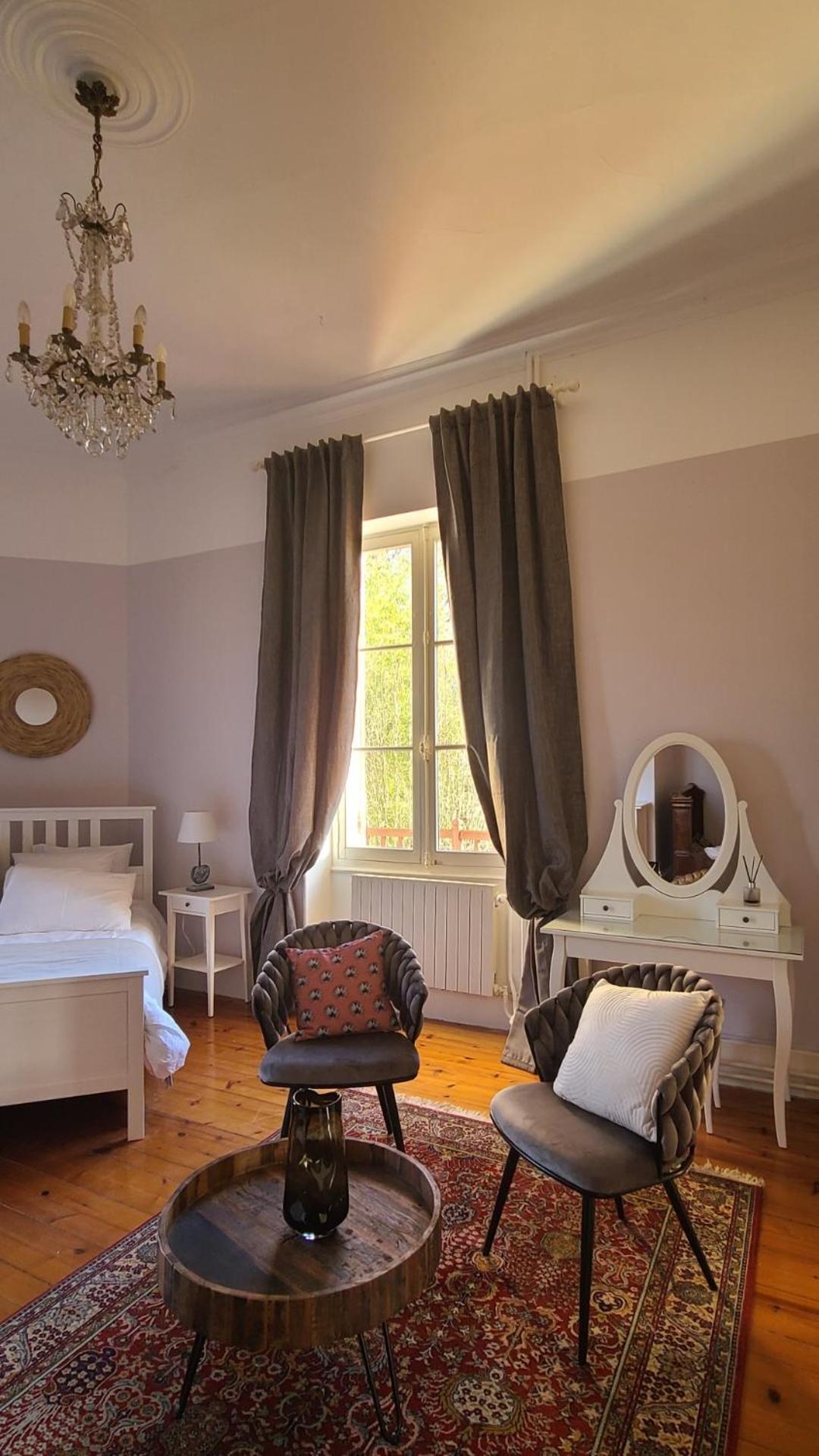 Chambre Triple - Vue sur la Piscine