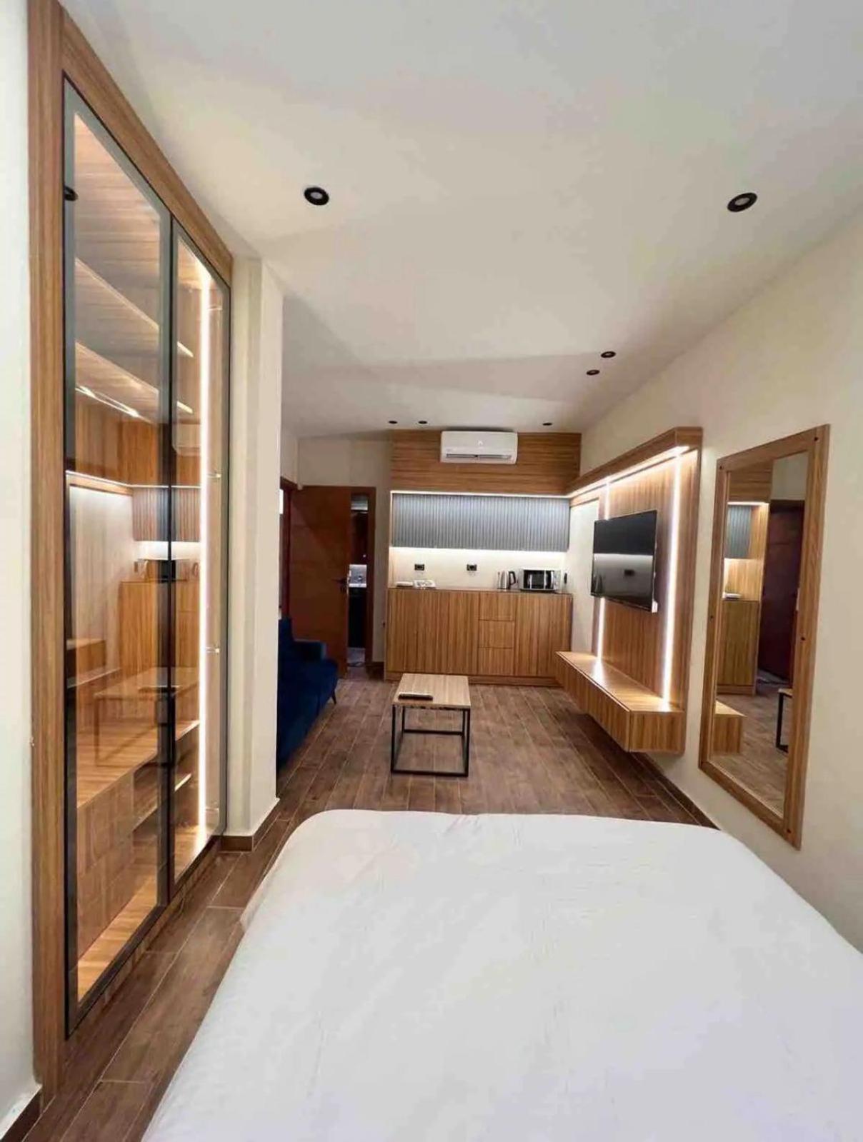Deluxe Suite
