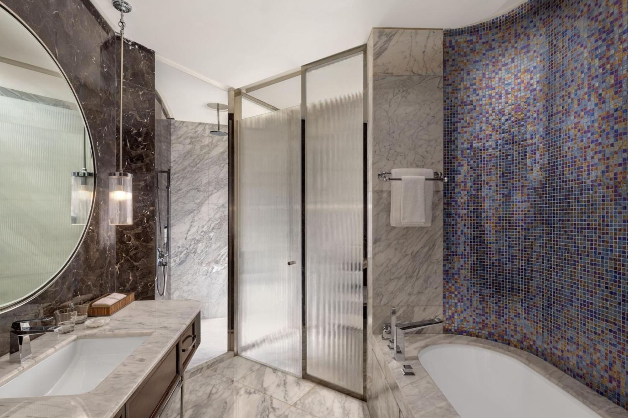 Towers Suite Waterfront View Private Balcony & Luxury Hours