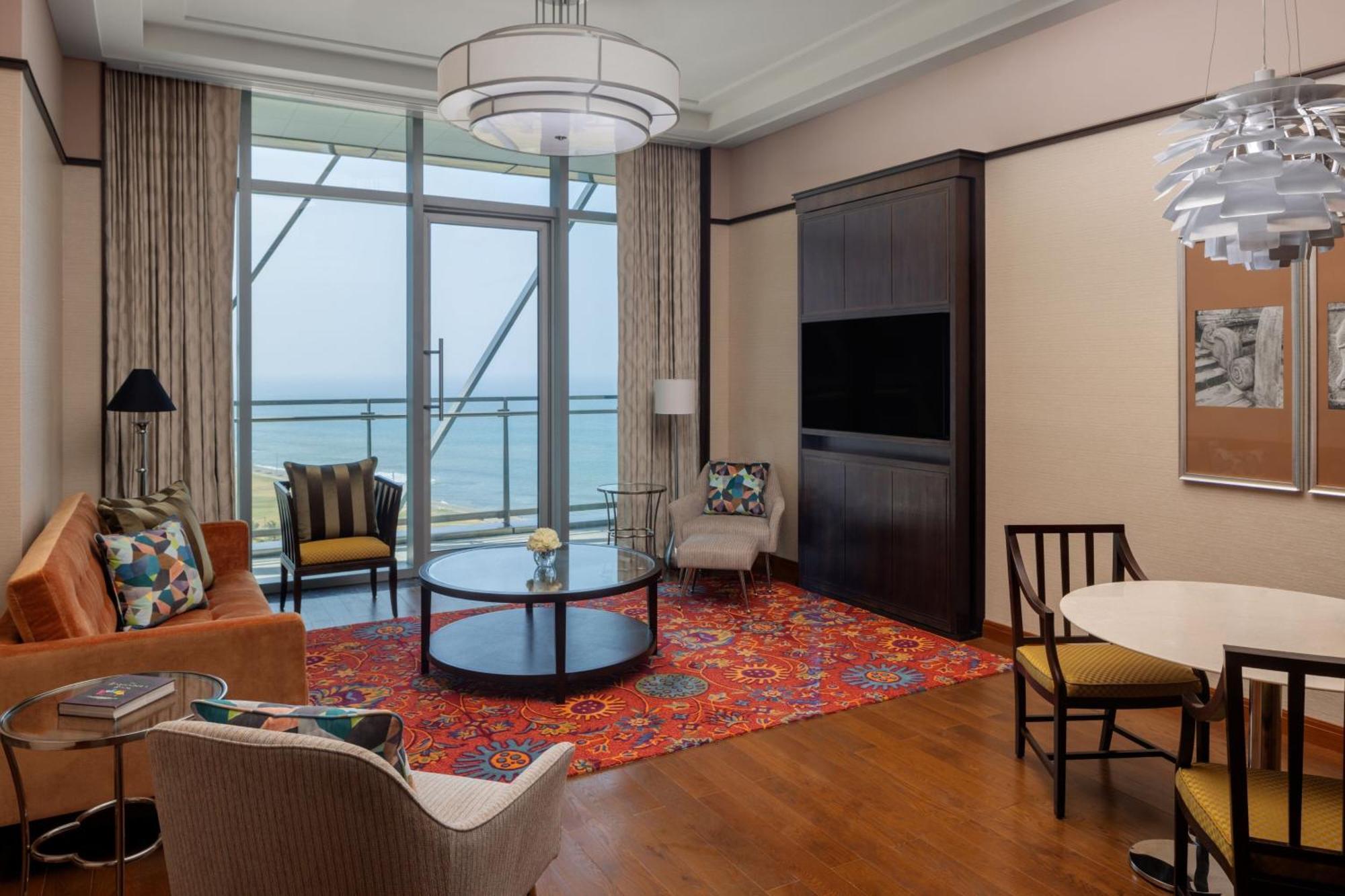 Studio Apartment Concierge Lounge Access