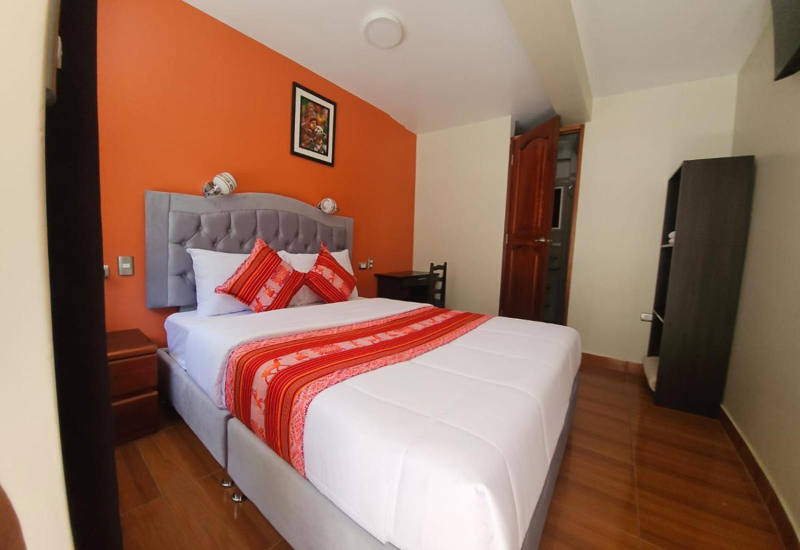Queen Room,1635958818:JPEG