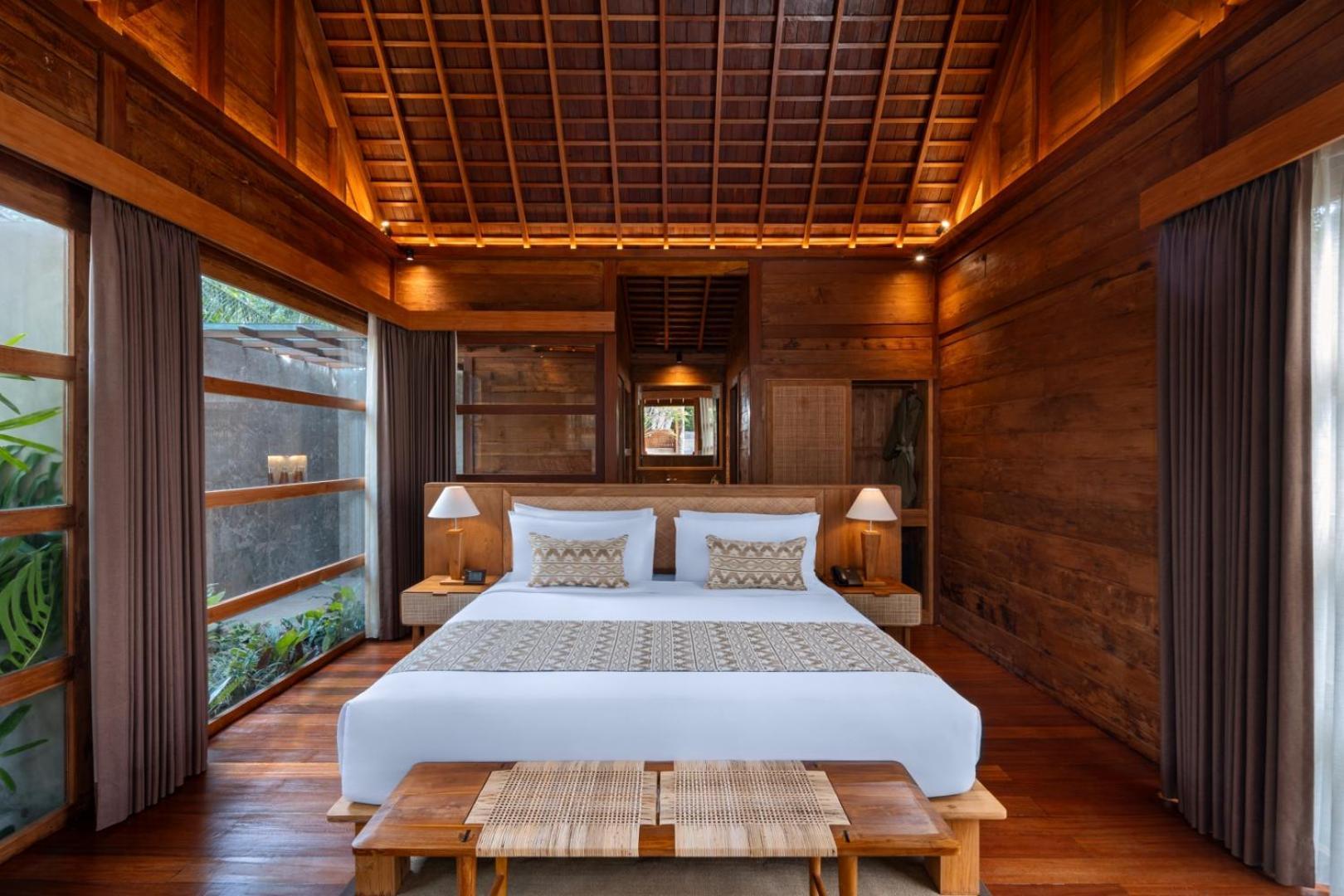 Deluxe Wooden Room with Bathtub and Free Benefits