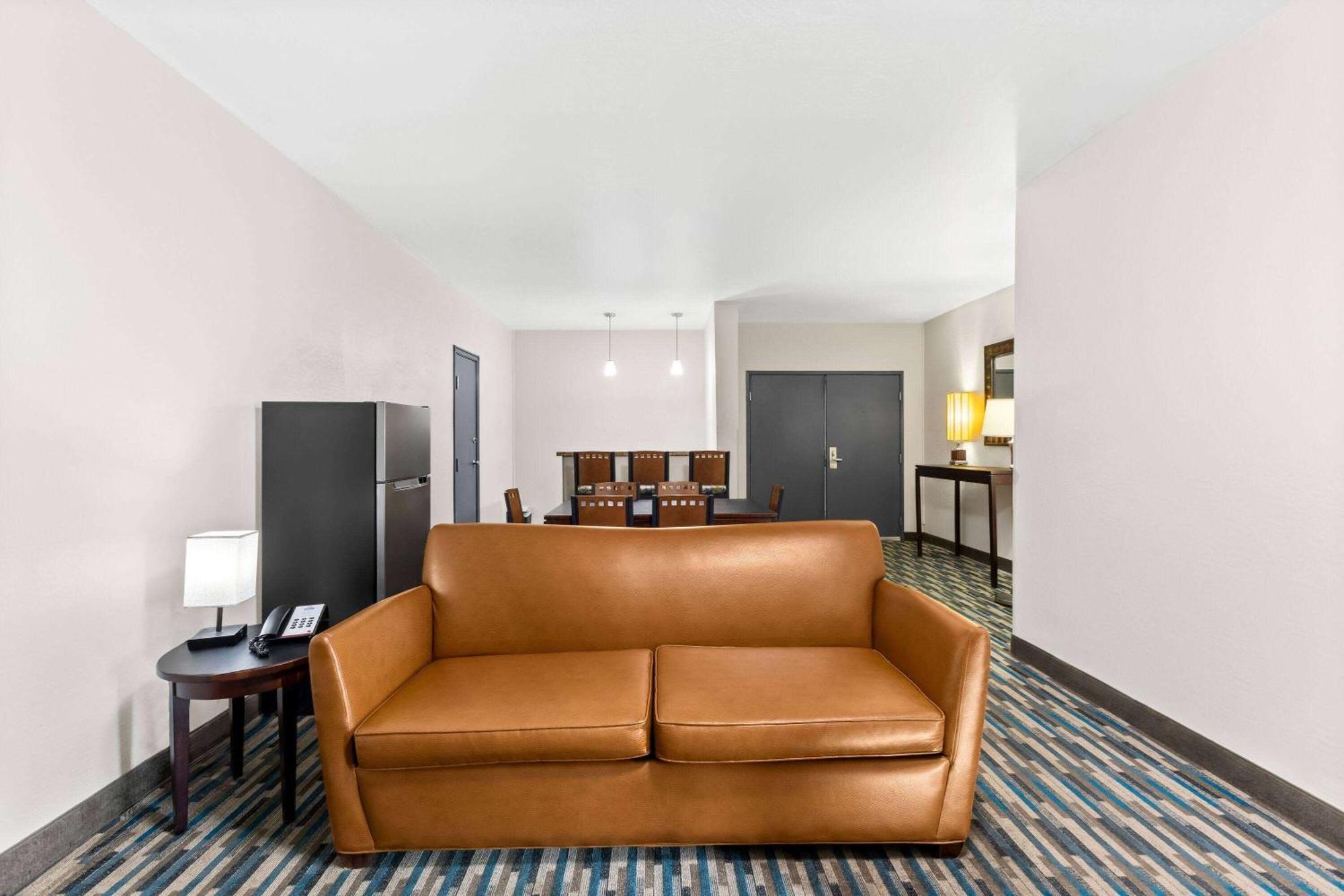 Studio Queen Suite with Two Queen Beds - Non-Smoking (No Pets Allowed)