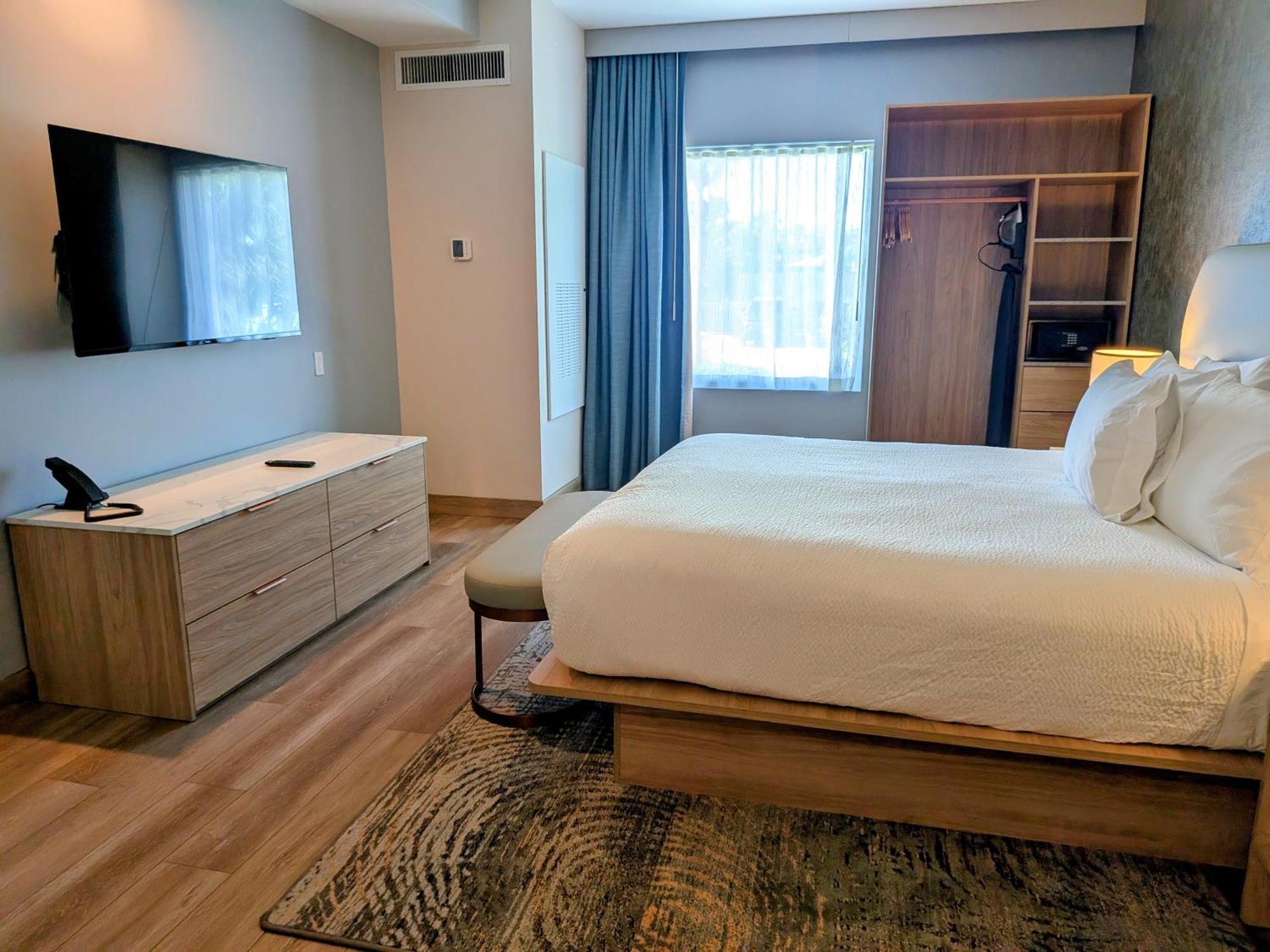 One-Bedroom King Suite - Non-Smoking