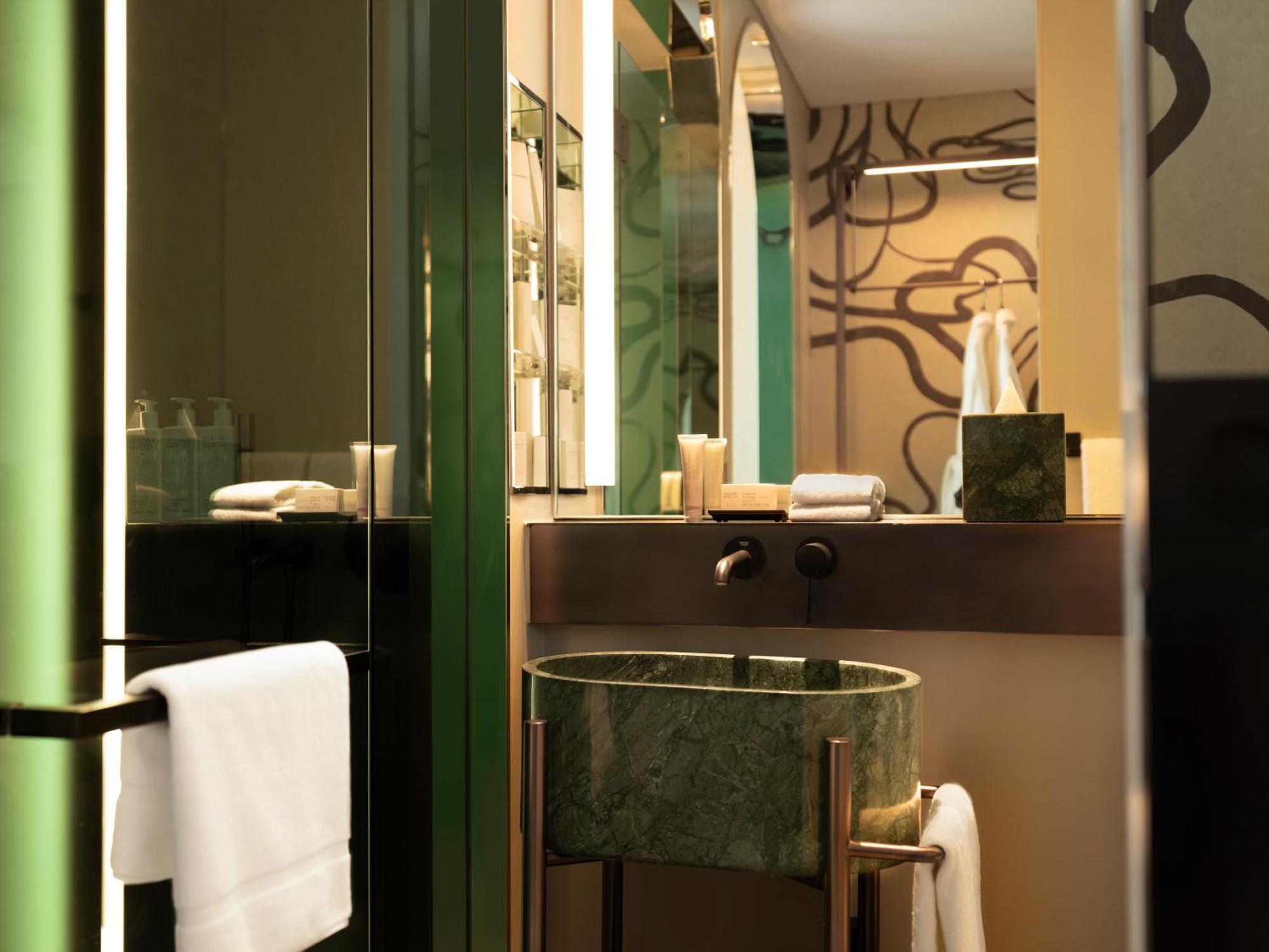 Signature King,1672690049:JPEG