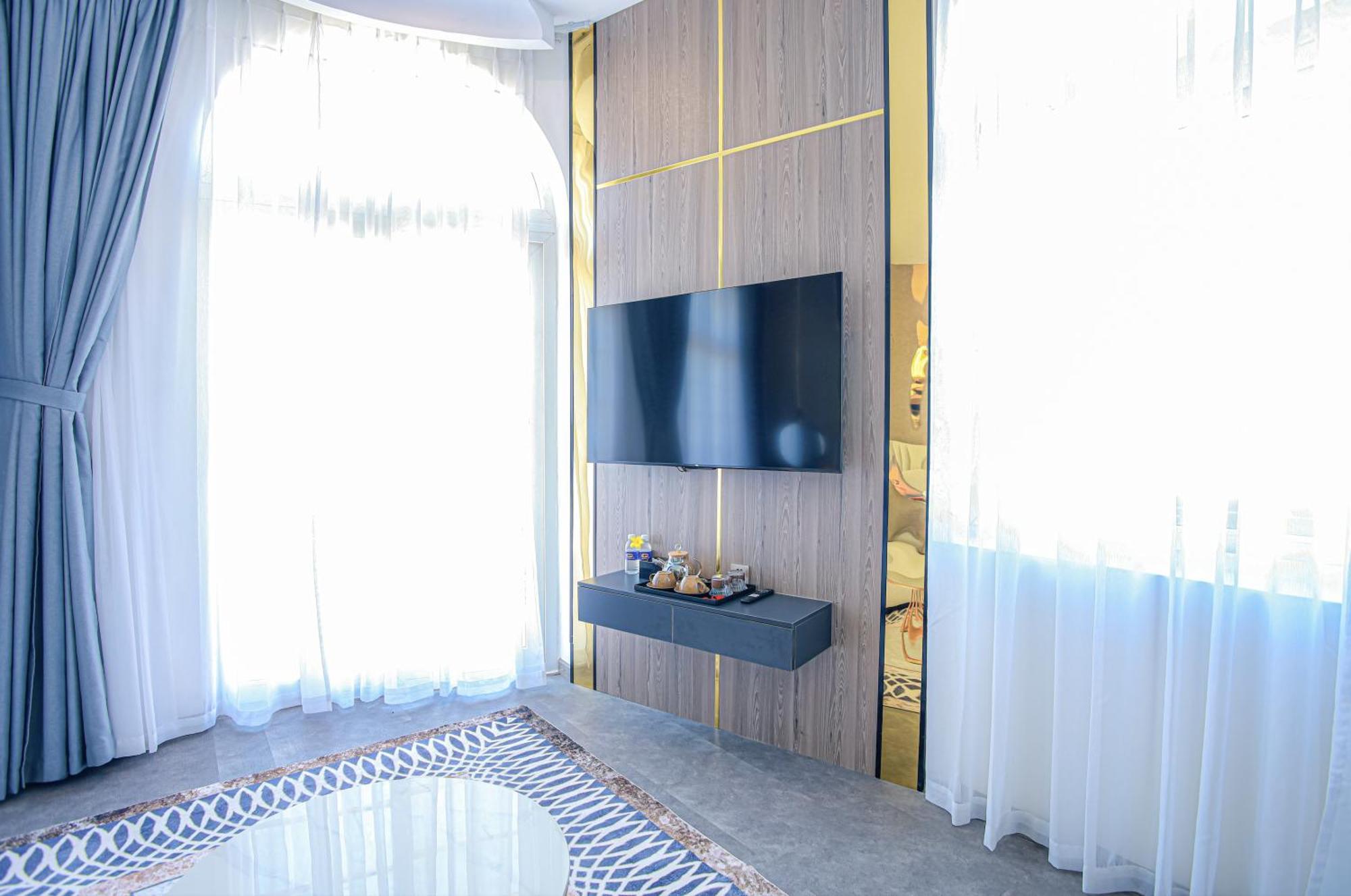 Suite with City View