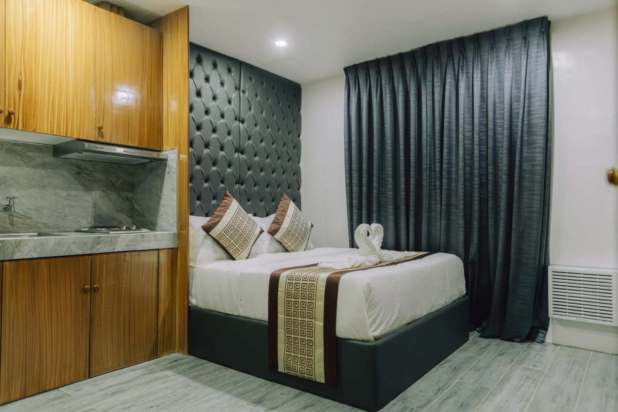 Deluxe Queen Room