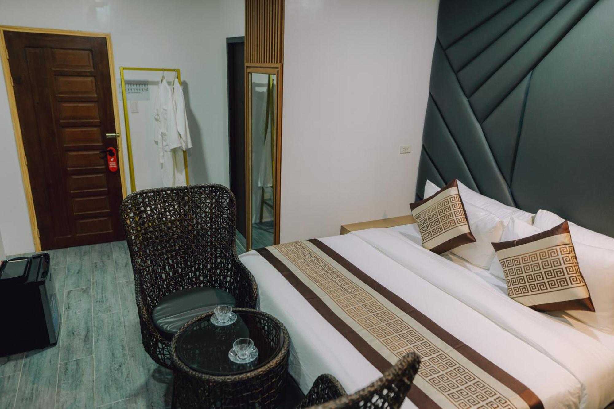 Deluxe King Room