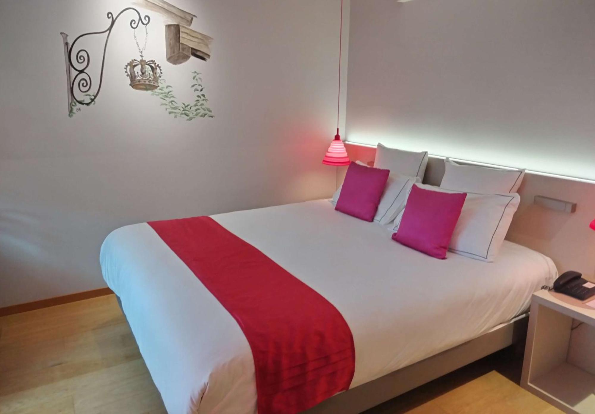 Chambre Lit Queen-Size Standard avec Douche - Non-Fumeurs/Rez-de-chaussée