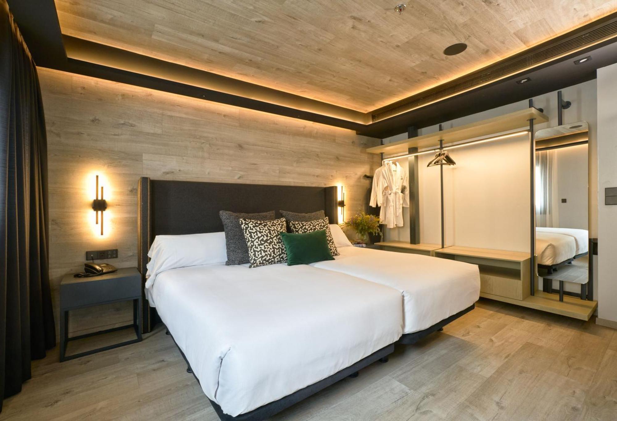 Quarto Superior Exterior com Cama de Casal ou 2 de Solteiro - Calle de la Aduana