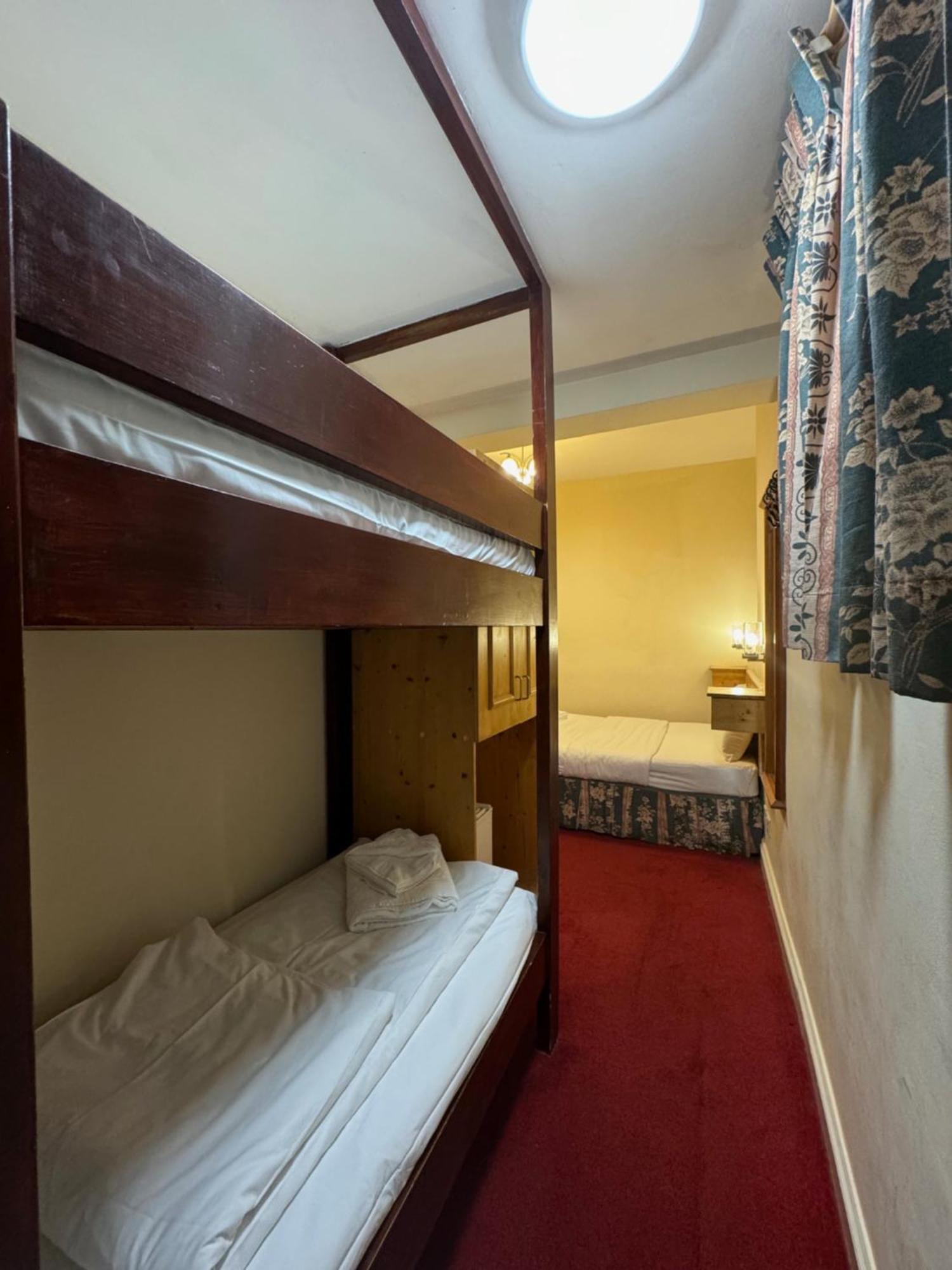 Quadruple Room with Private Bathroom,1636738097:JPEG