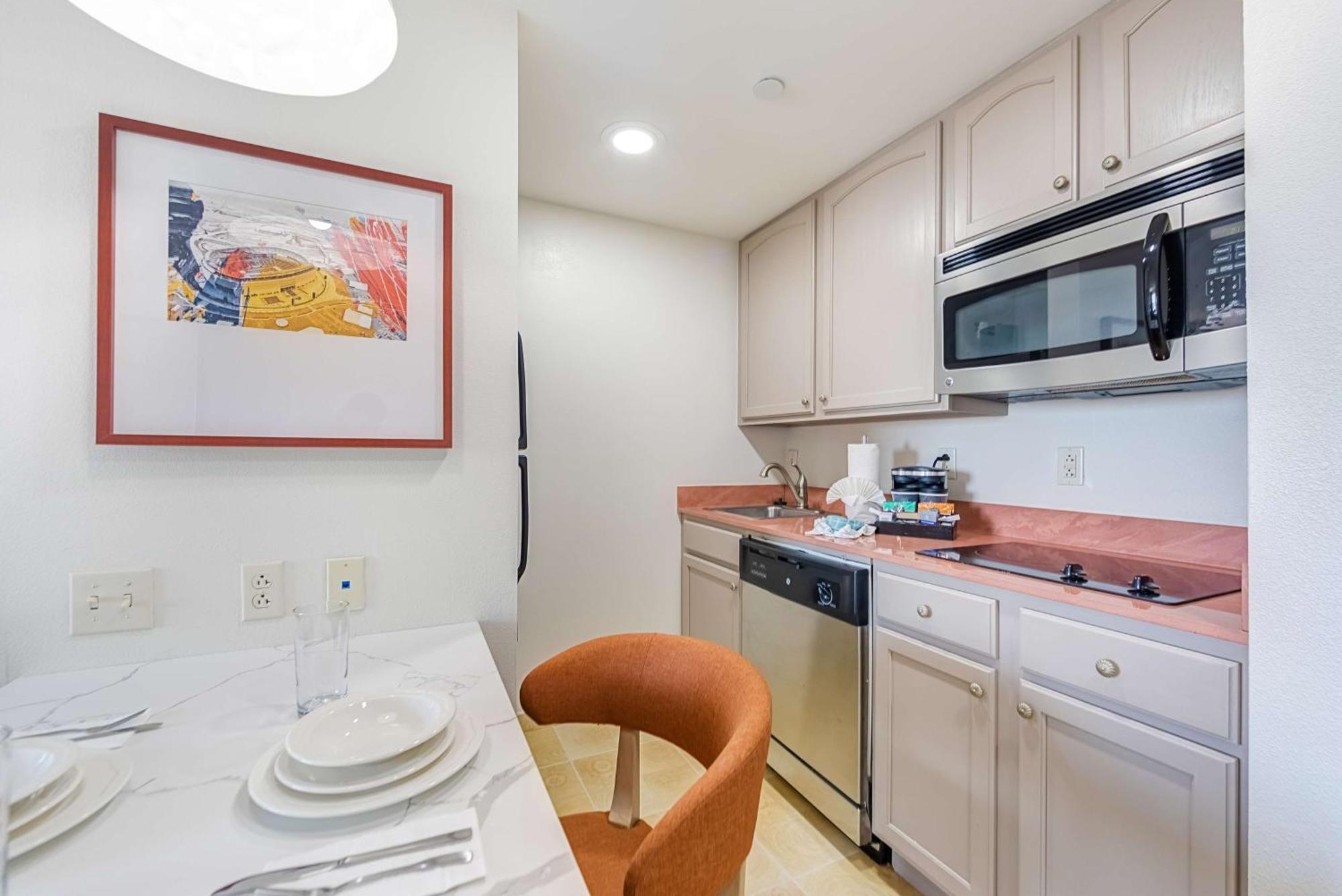 One-Bedroom King Suite - Non-Smoking