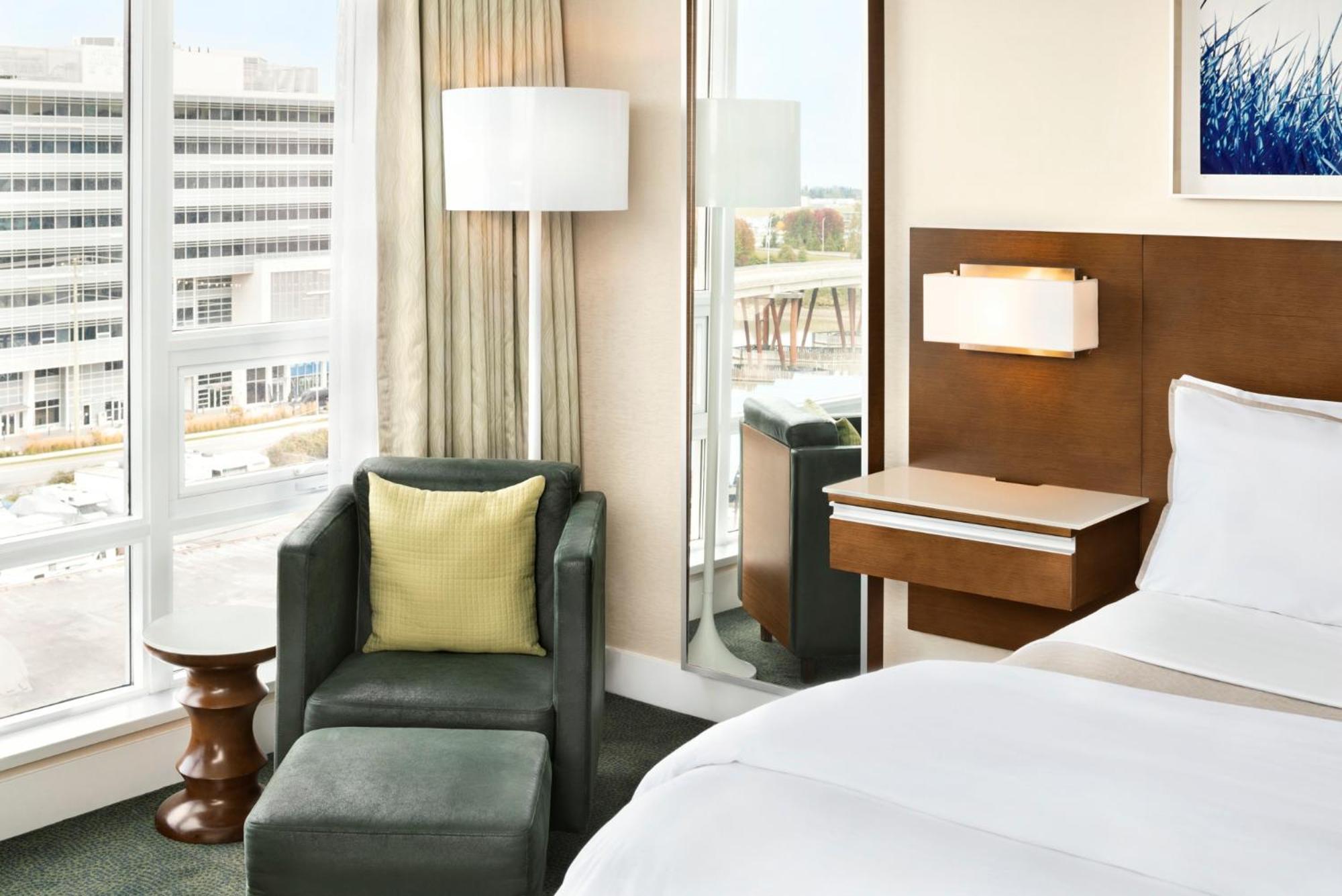 Corner King Room