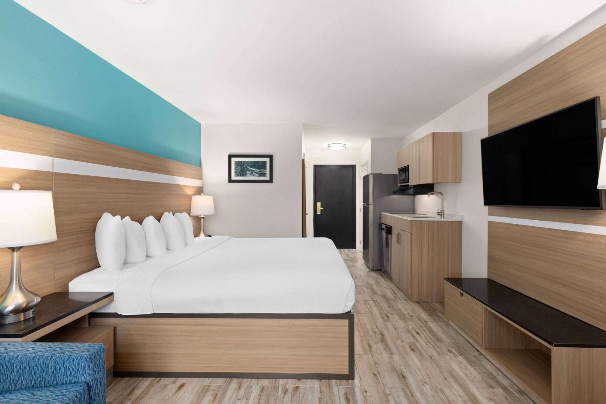 King Room With One King Bed and One Sofa Bed and Kitchenette - Non-Smoking