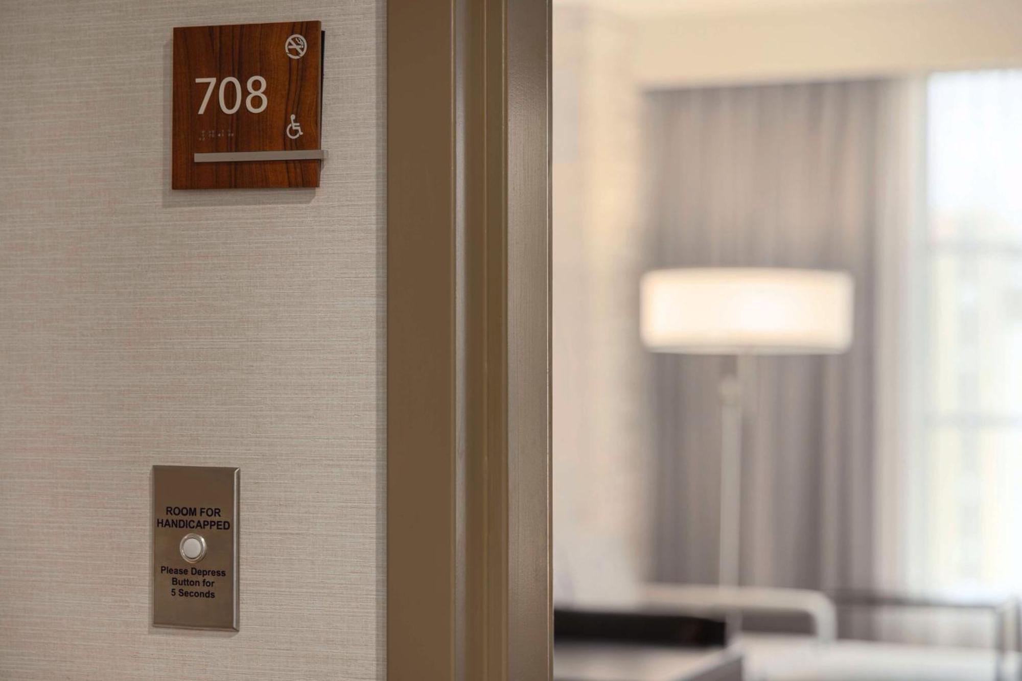 Suite mit 1 Schlafzimmer und Kingsize-Bett – für hörgeschädigte Gäste geeignet