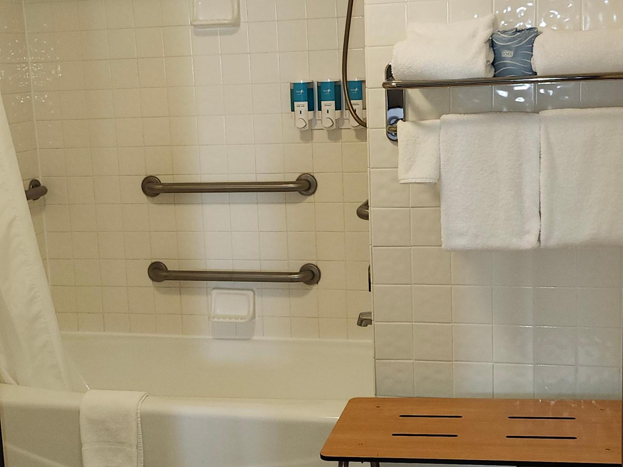 Queen Room with Two Queen Beds and Tub w/Grab Bars - Mobility/Hearing Accessible - Non-Smoking