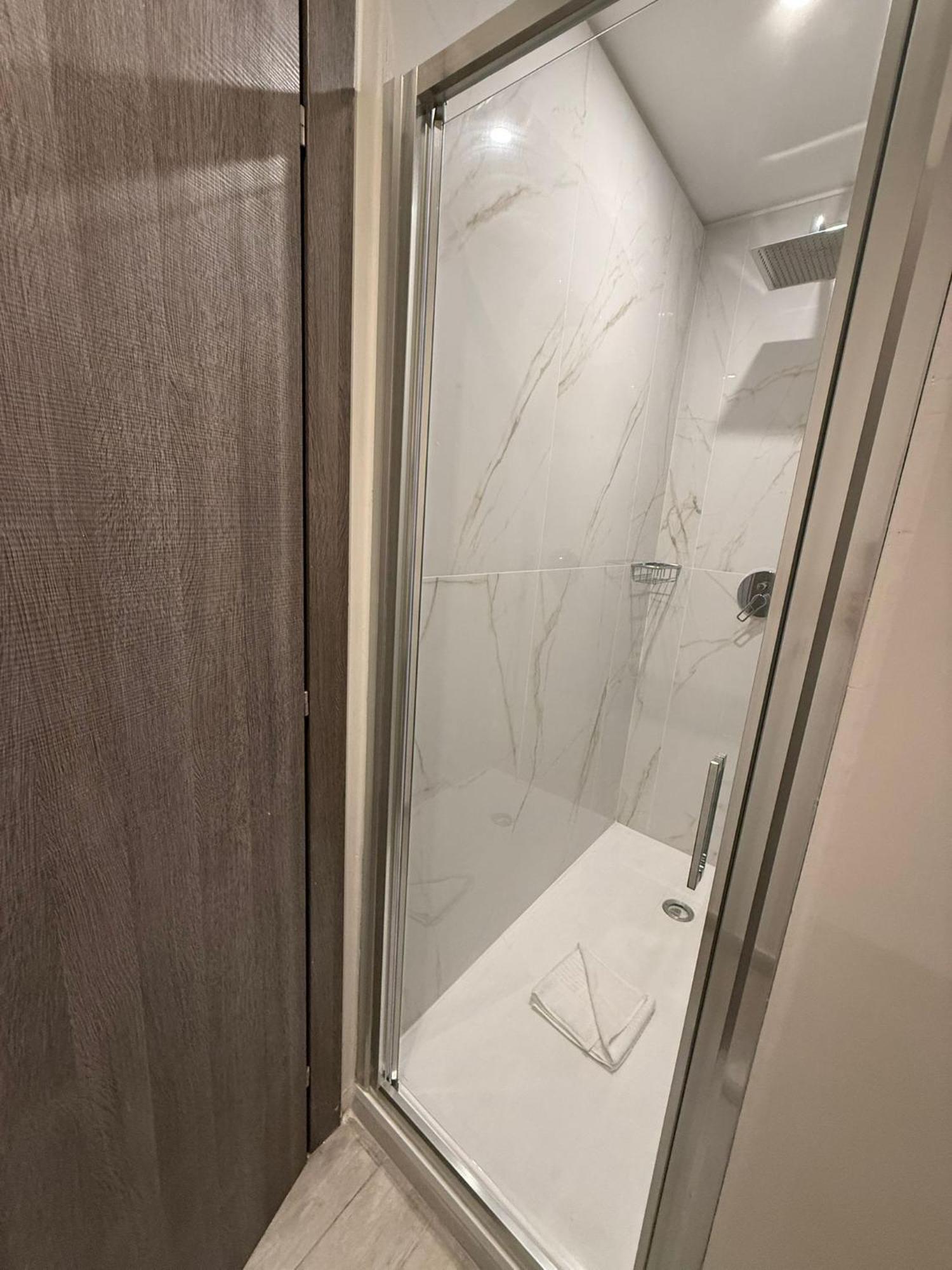 Deluxe Room,1636765108:JPEG