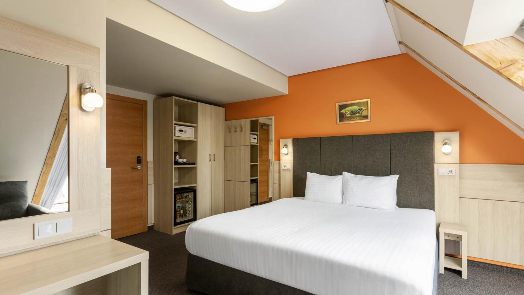 Habitación Doble Mansard con vistas a la ciudad y acceso diario al spa - 1 o 2 camas