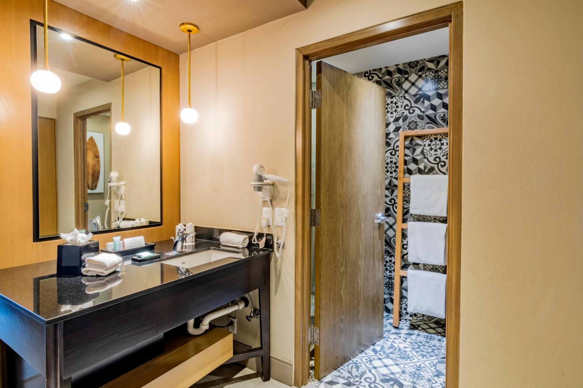 Alojamiento Deluxe Plus con 2 camas dobles y vistas al mar