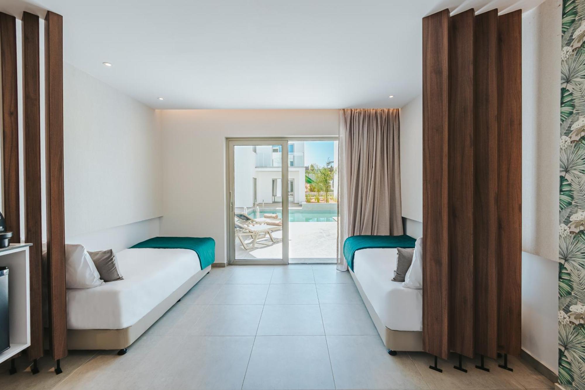 Chambre Familiale avec Accès Direct à la Piscine
