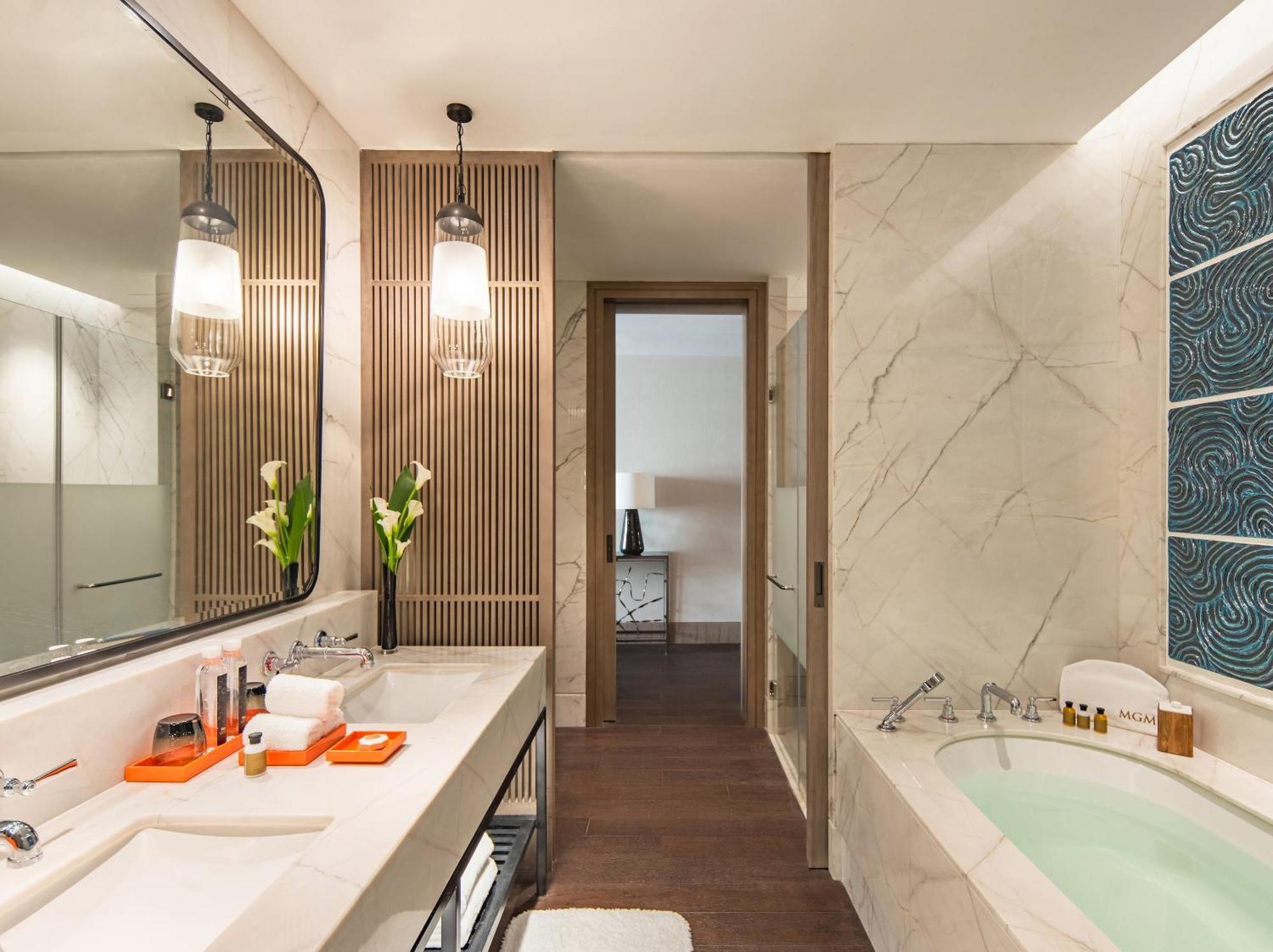 Deluxe River View King Room