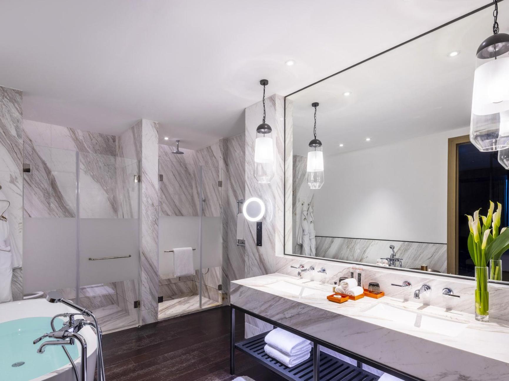 Deluxe River View Suite