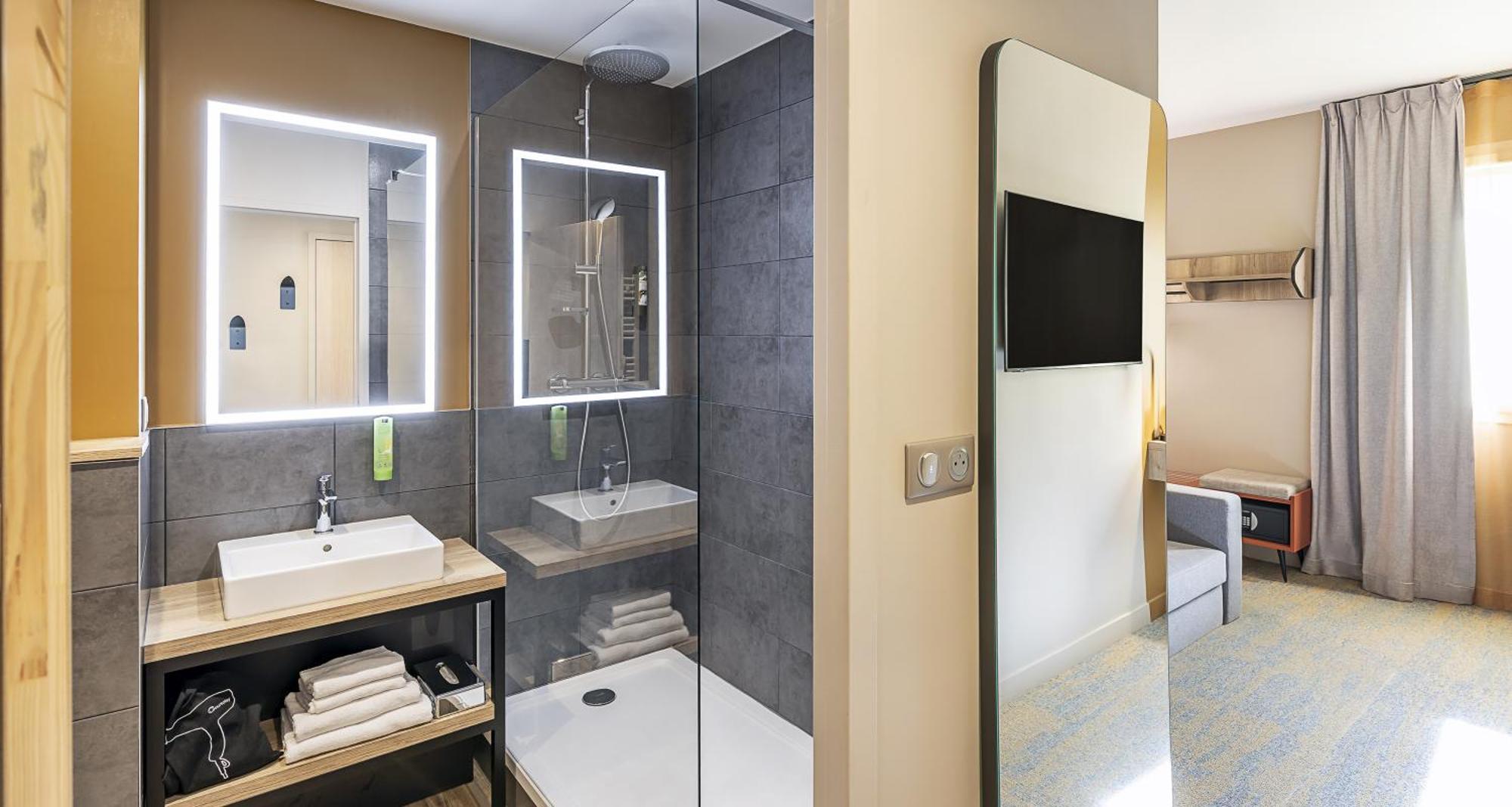 Chambre Lit Queen-Size Familiale avec Canapé-Lit - Non-Fumeurs