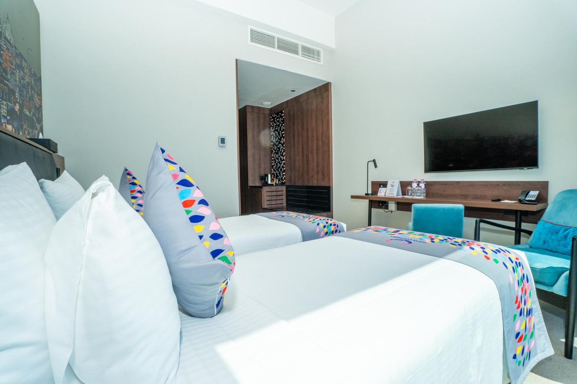 Deluxe Twin Room Partial Sea View