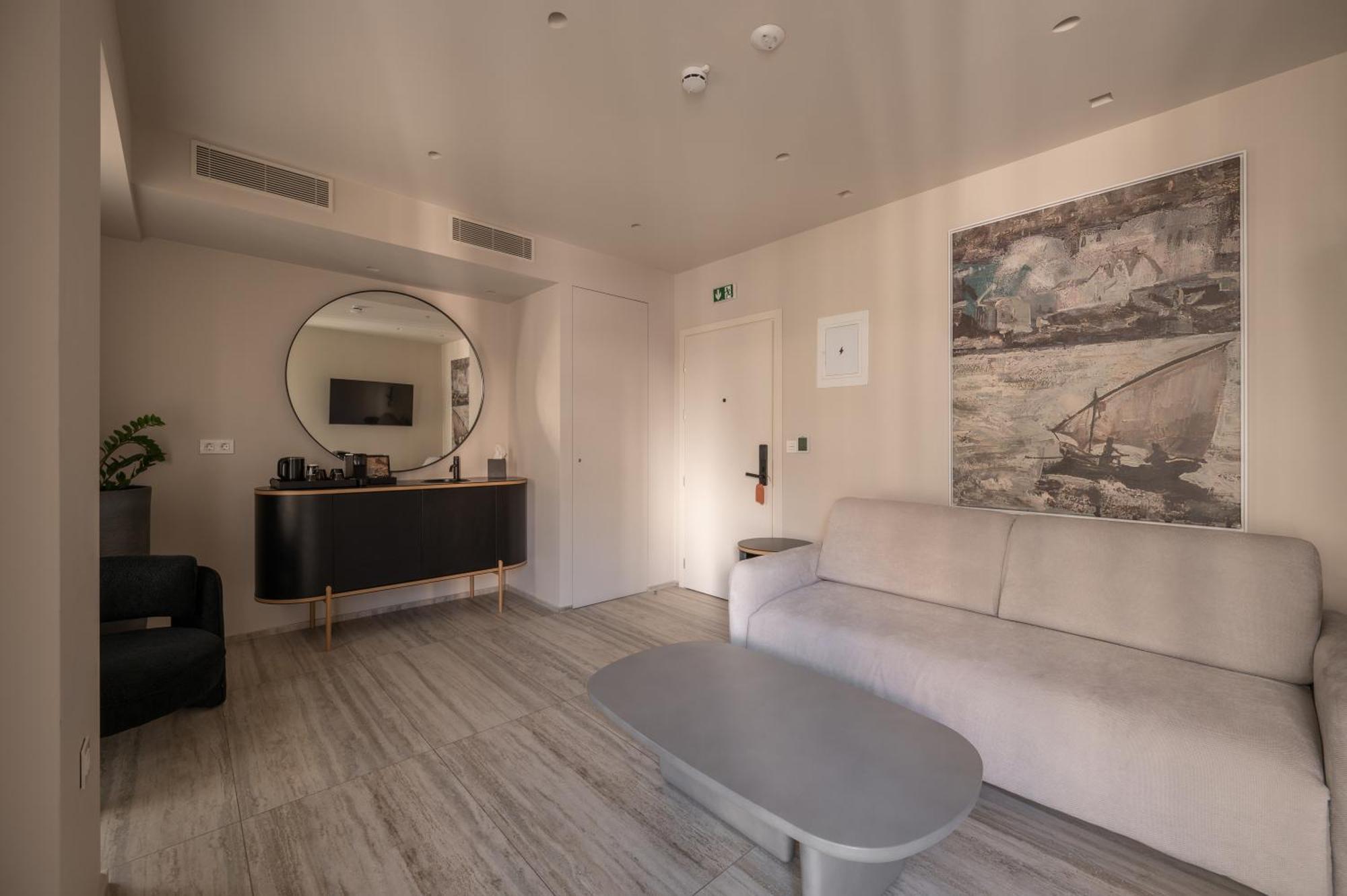 One Bedroom King Suite,1636897825:JPEG