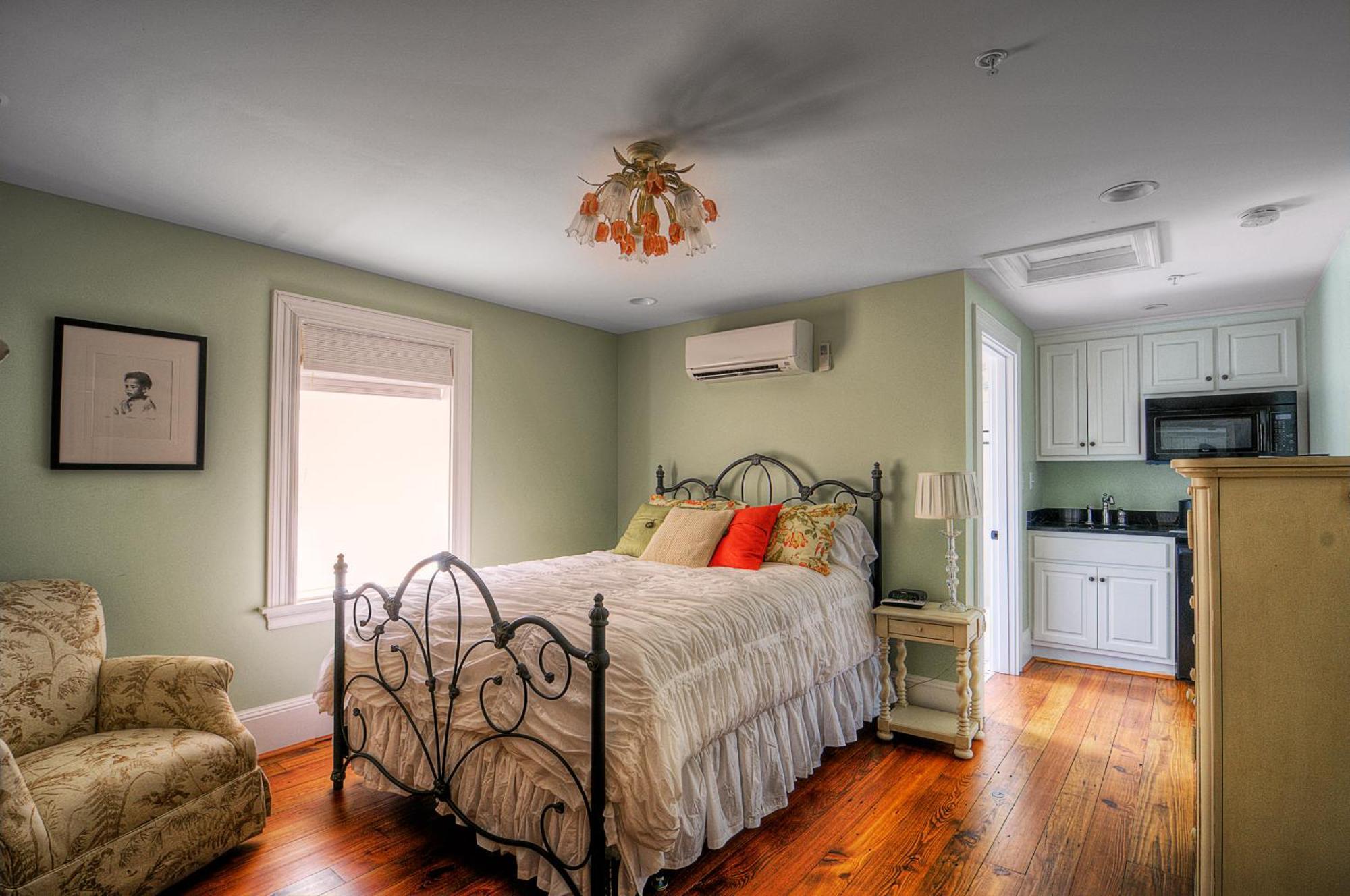 Queen Room,402835206:JPEG