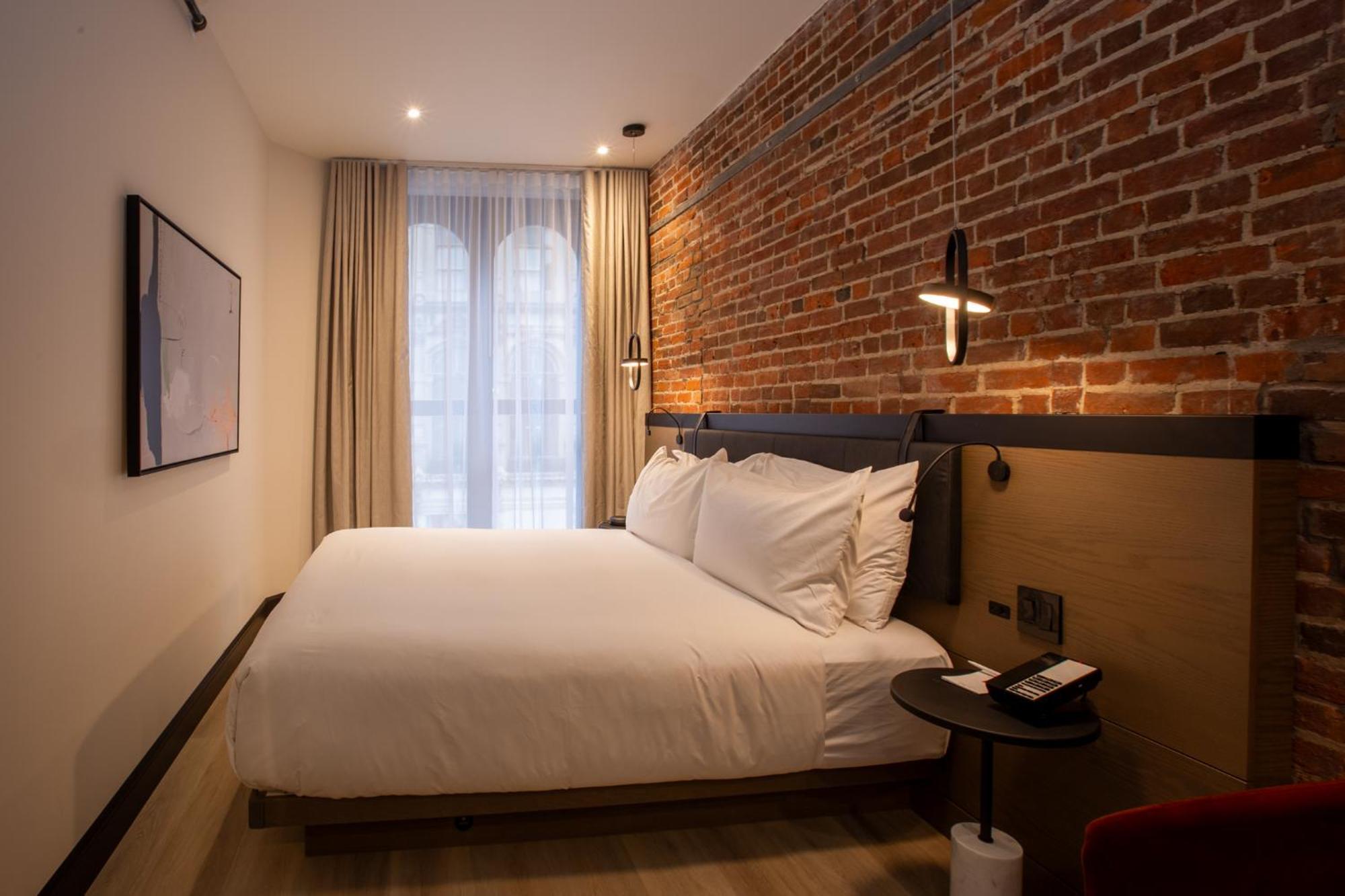 Standard Queen Room