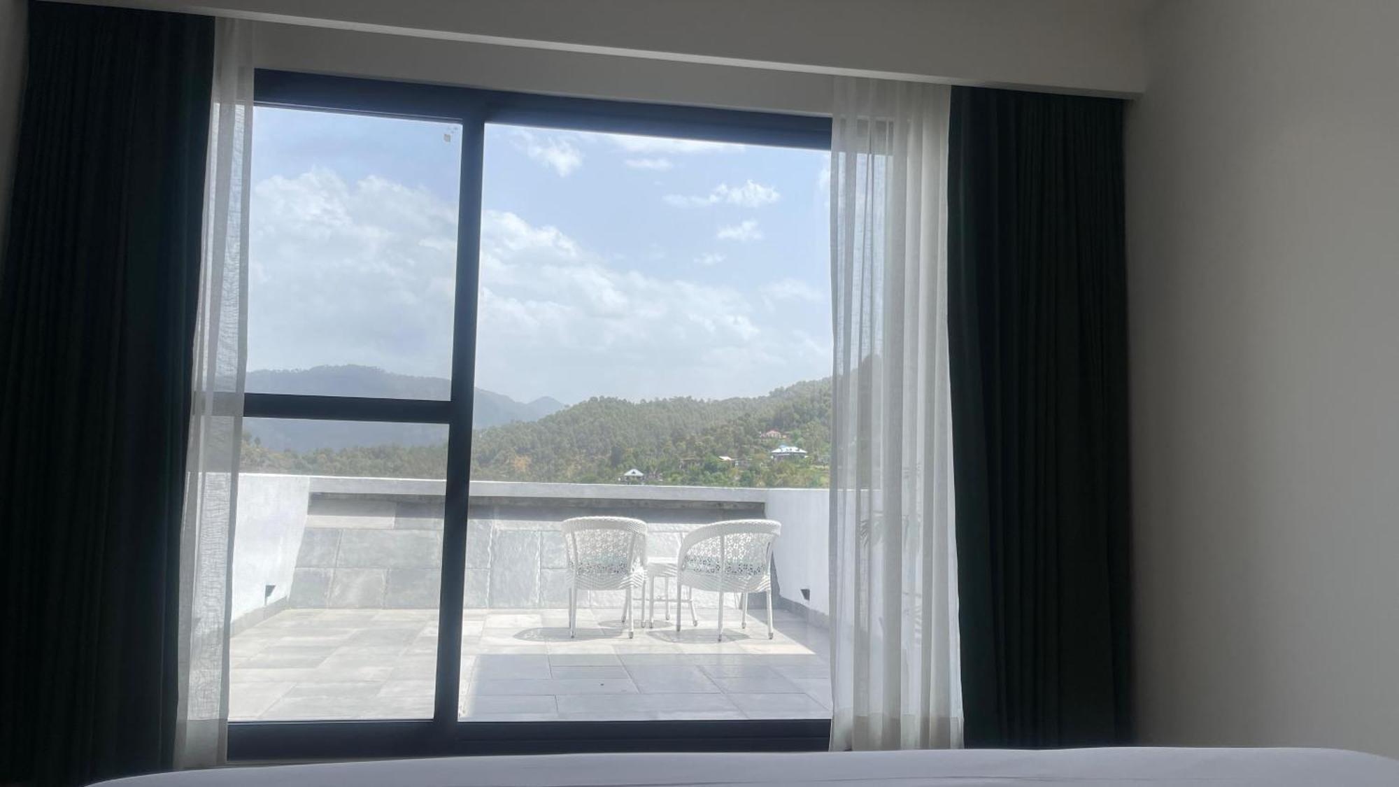 Rosa Room with Balcony