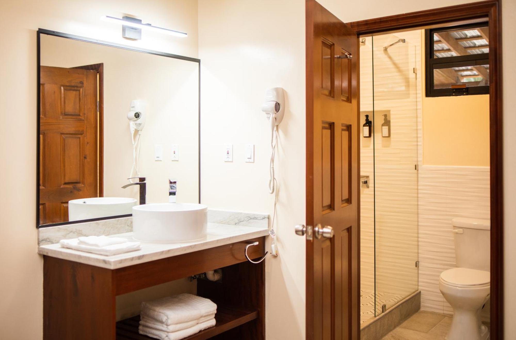 Deluxe Queen Suite