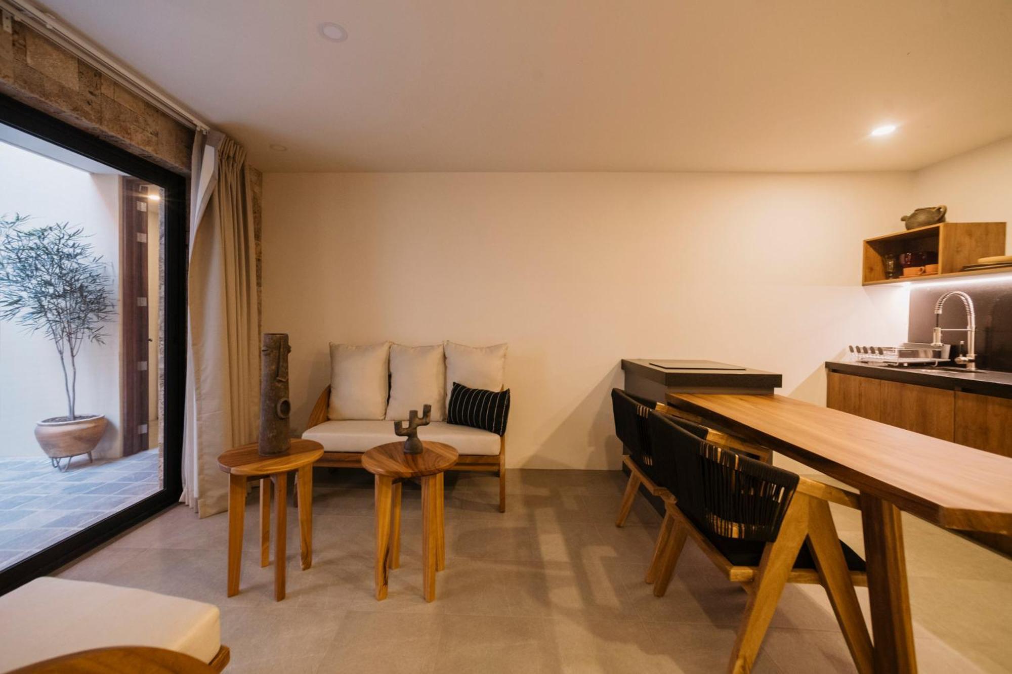 Deluxe King Suite