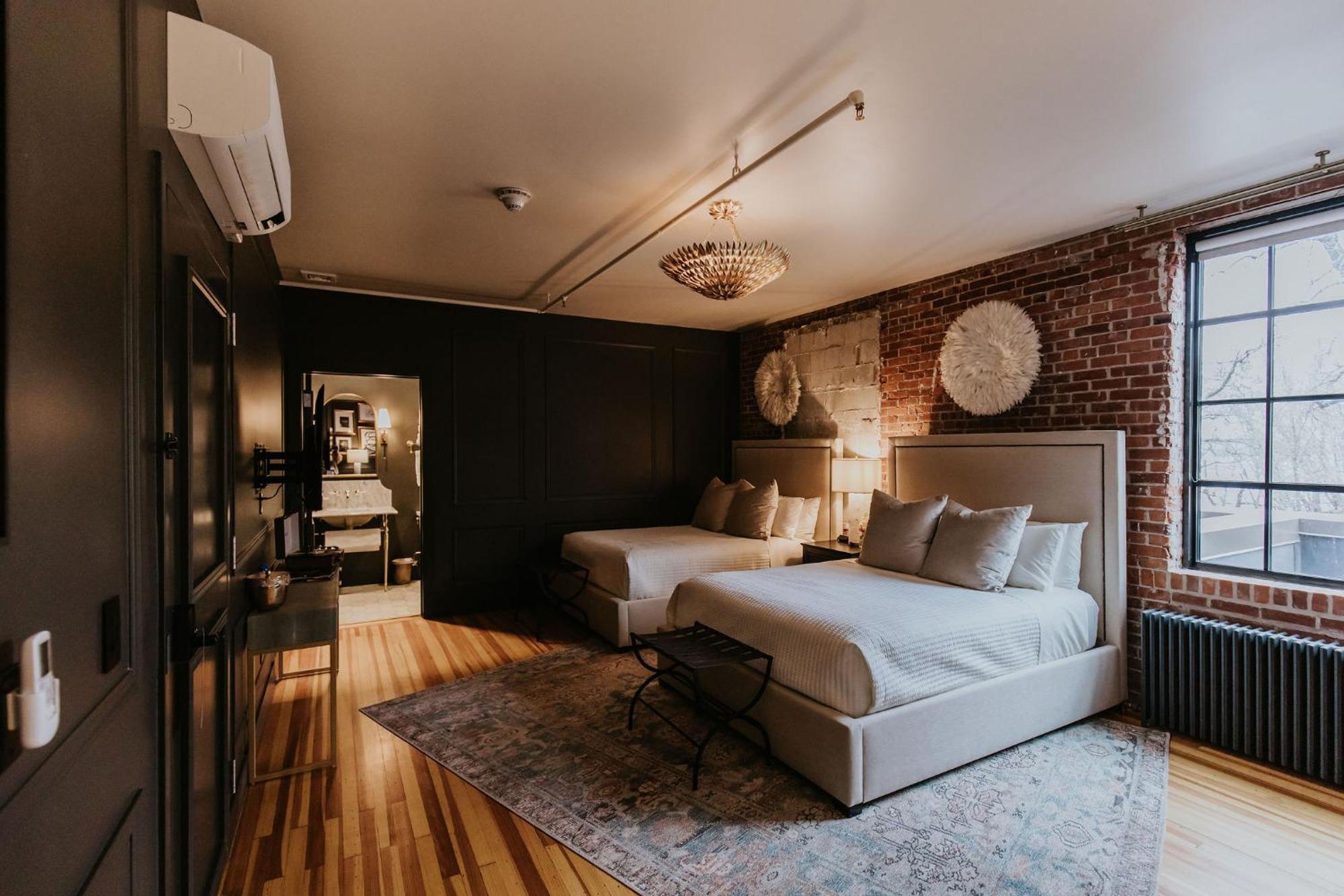 Deluxe Suite with Spa Bath