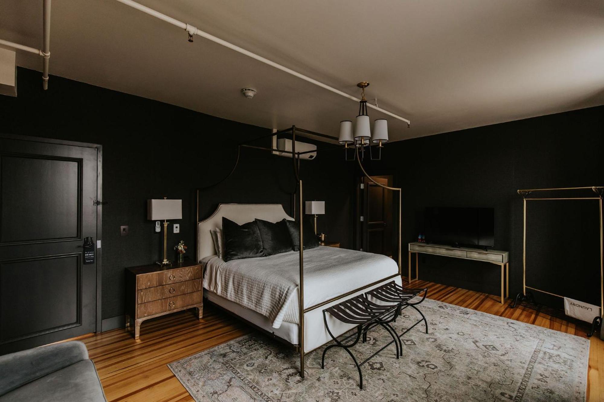 Superior King Suite
