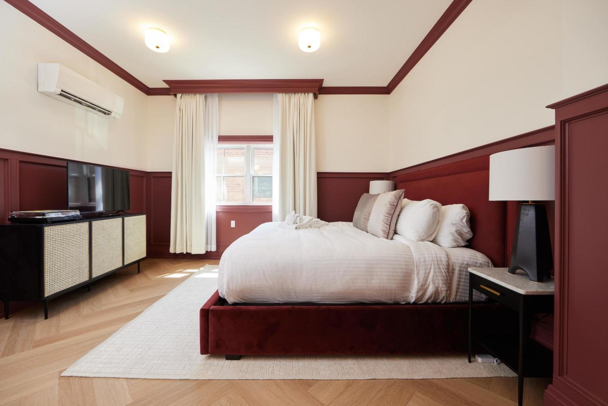 Deluxe King Studio