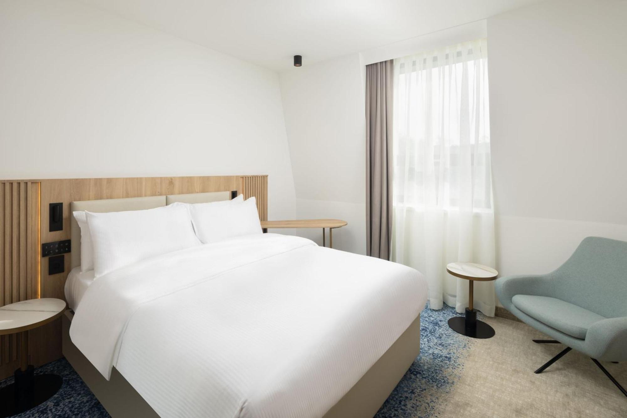 Standard Queen Room
