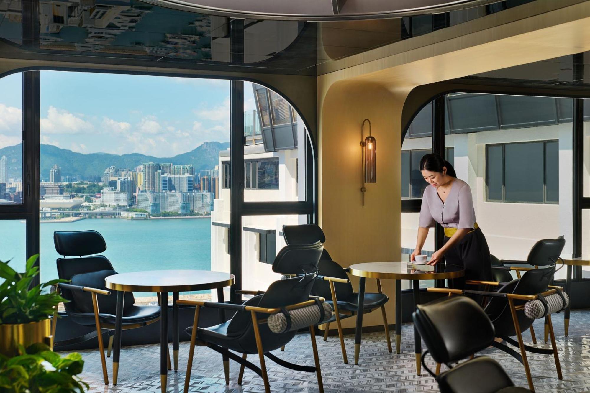 Executive King Room Lounge Access City View